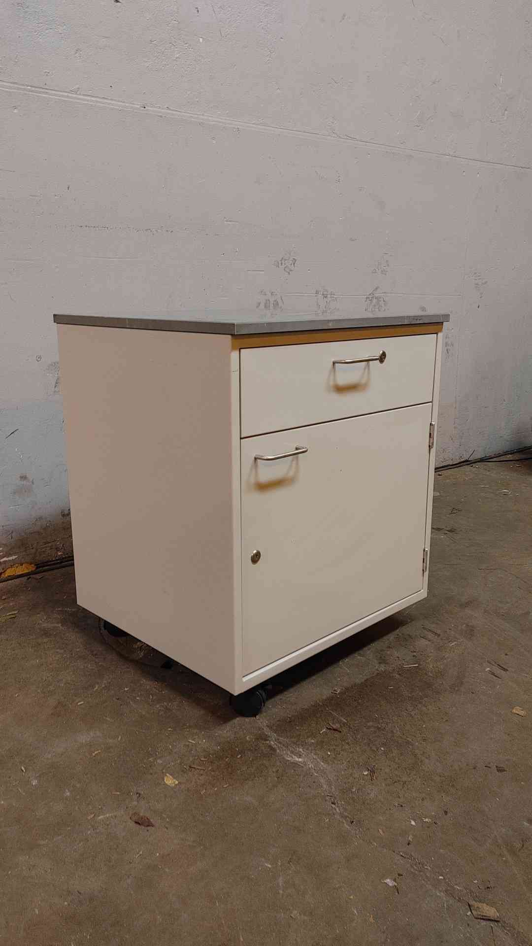 2' Damaged Rolling Jamestown Combo Cabinet(104274)
