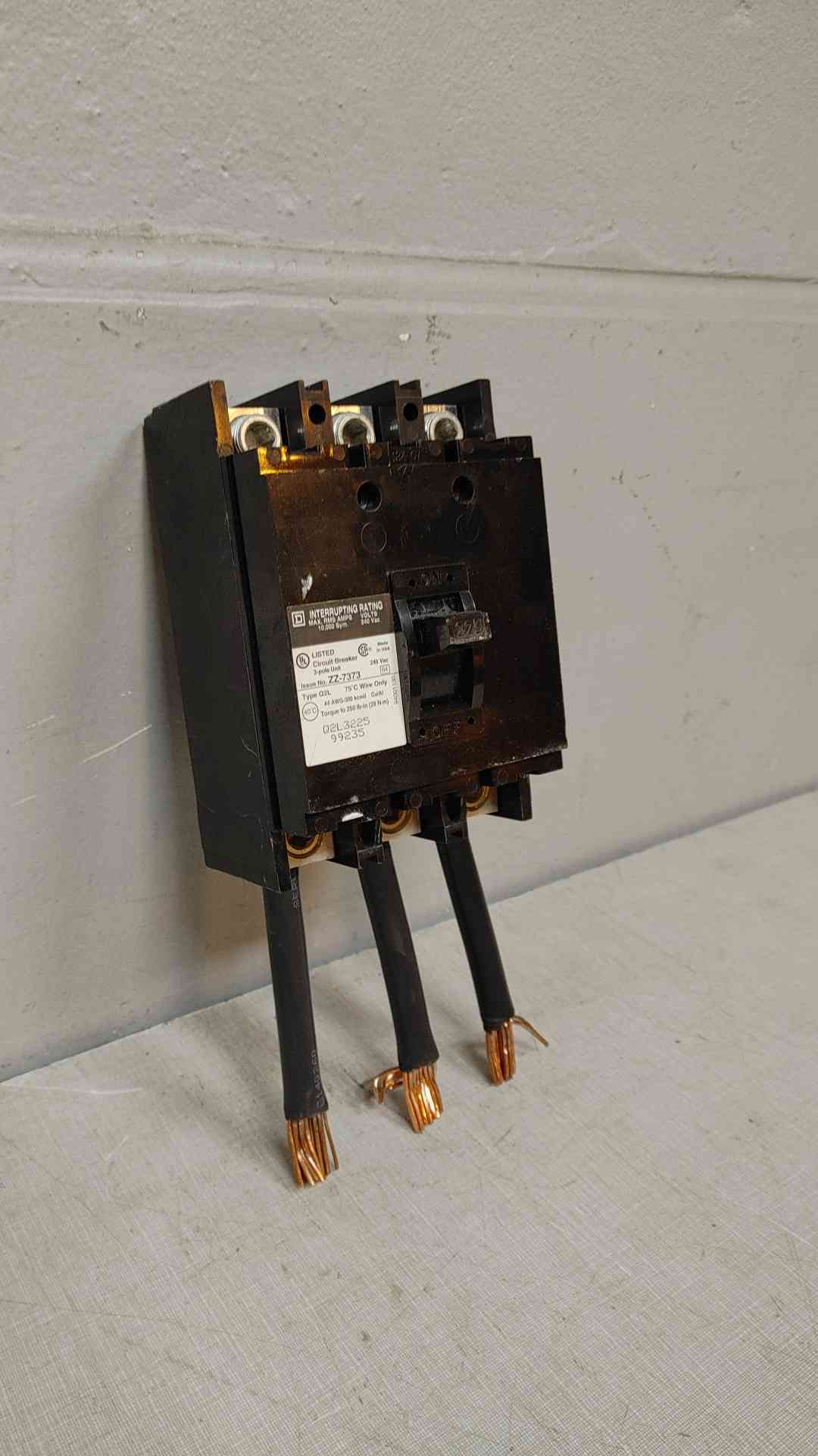 Lot of 3 Square D Circuit Breaker 3 Pole 240VAC 225A ZZ-7373 Q2L3225(104470)