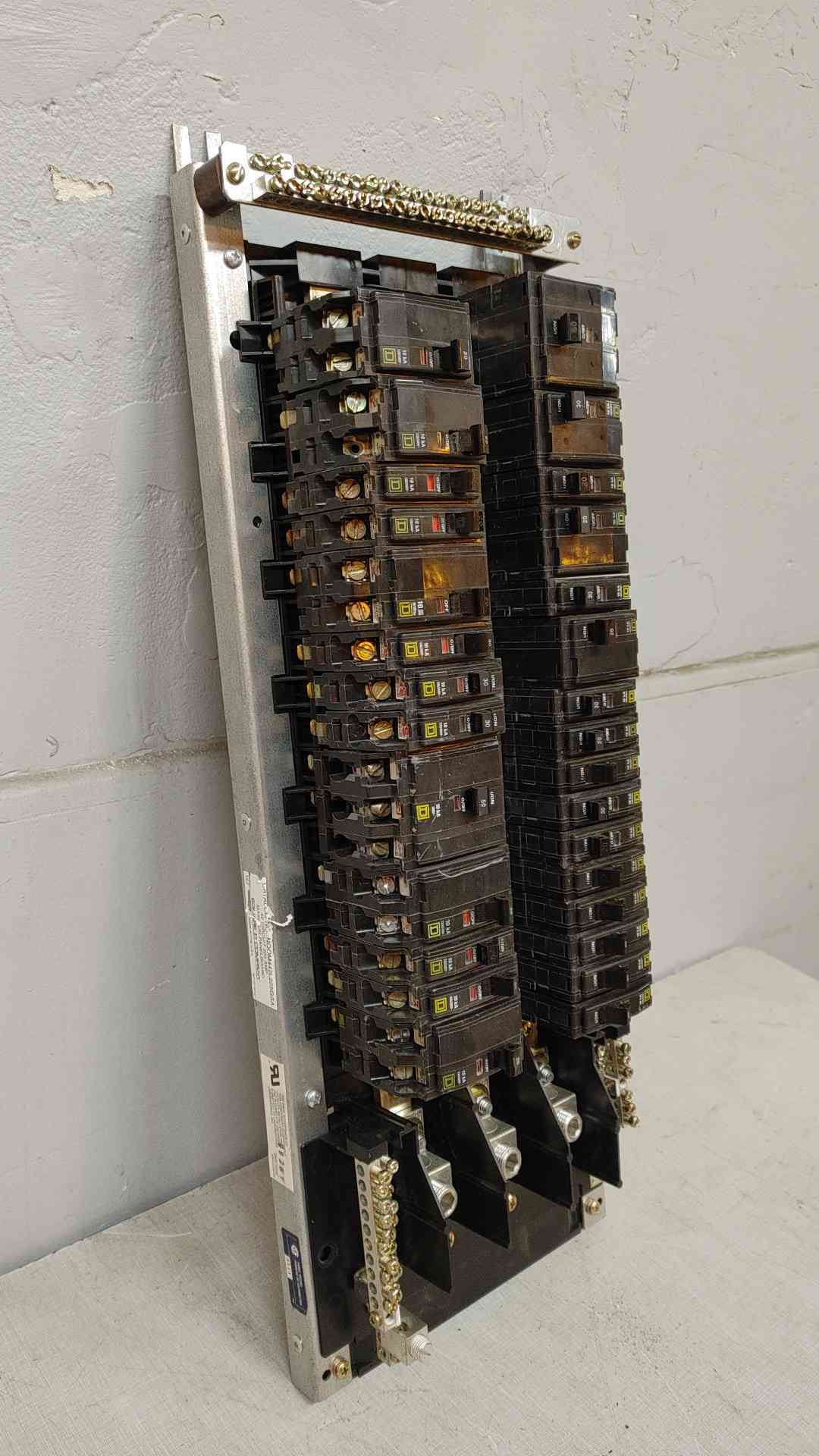 Circuit Breaker Panels Loaded with Breakers Bolt-In(104478)