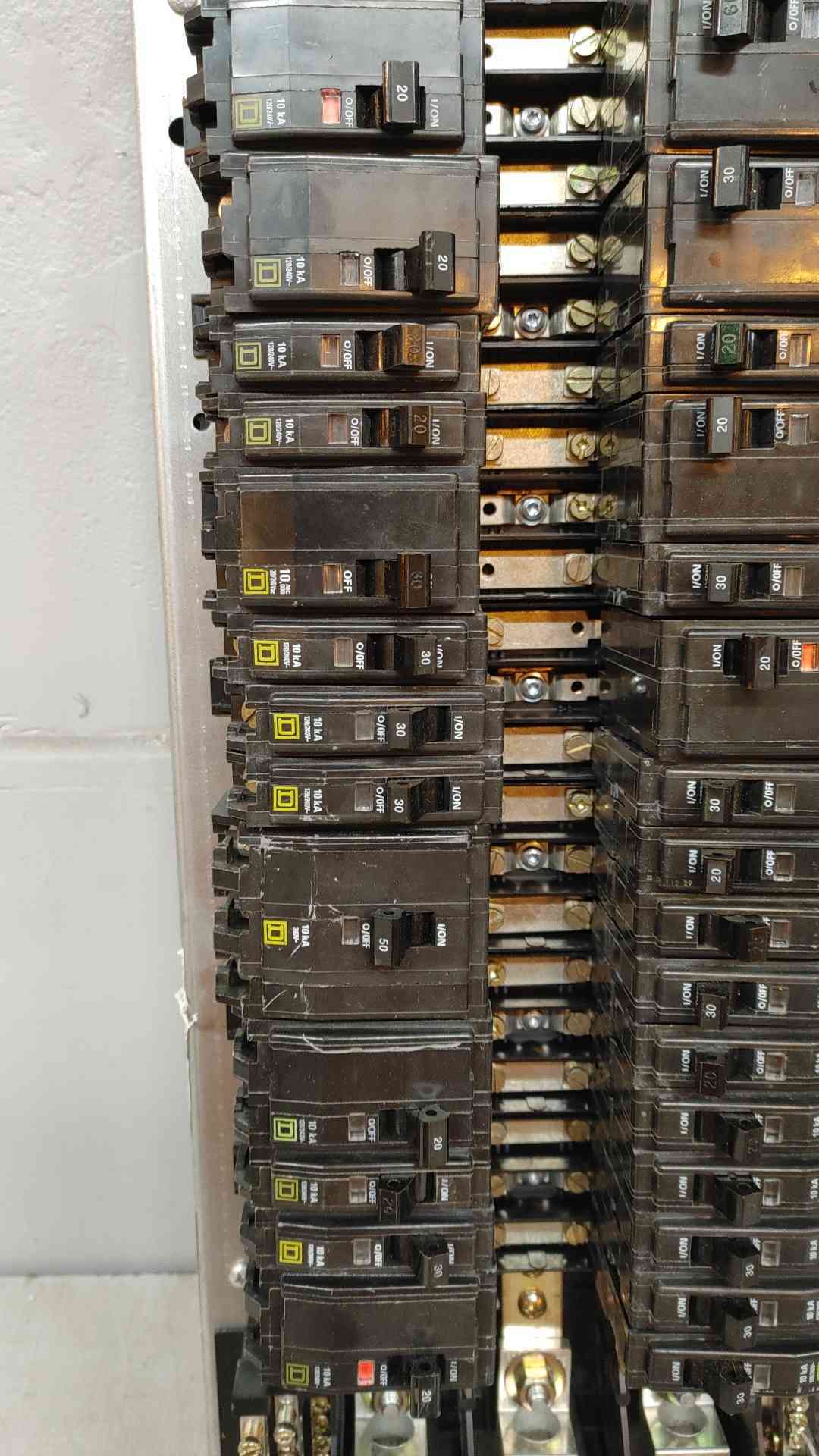 Circuit Breaker Panels Loaded with Breakers Bolt-In(104478)