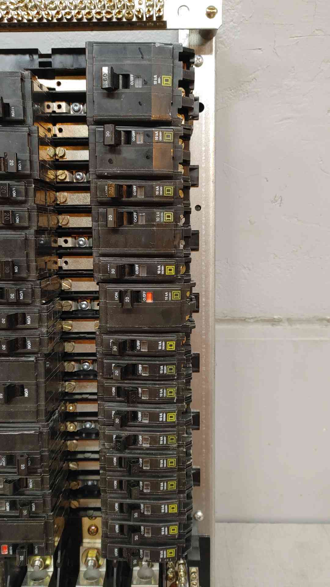 Circuit Breaker Panels Loaded with Breakers Bolt-In(104478)