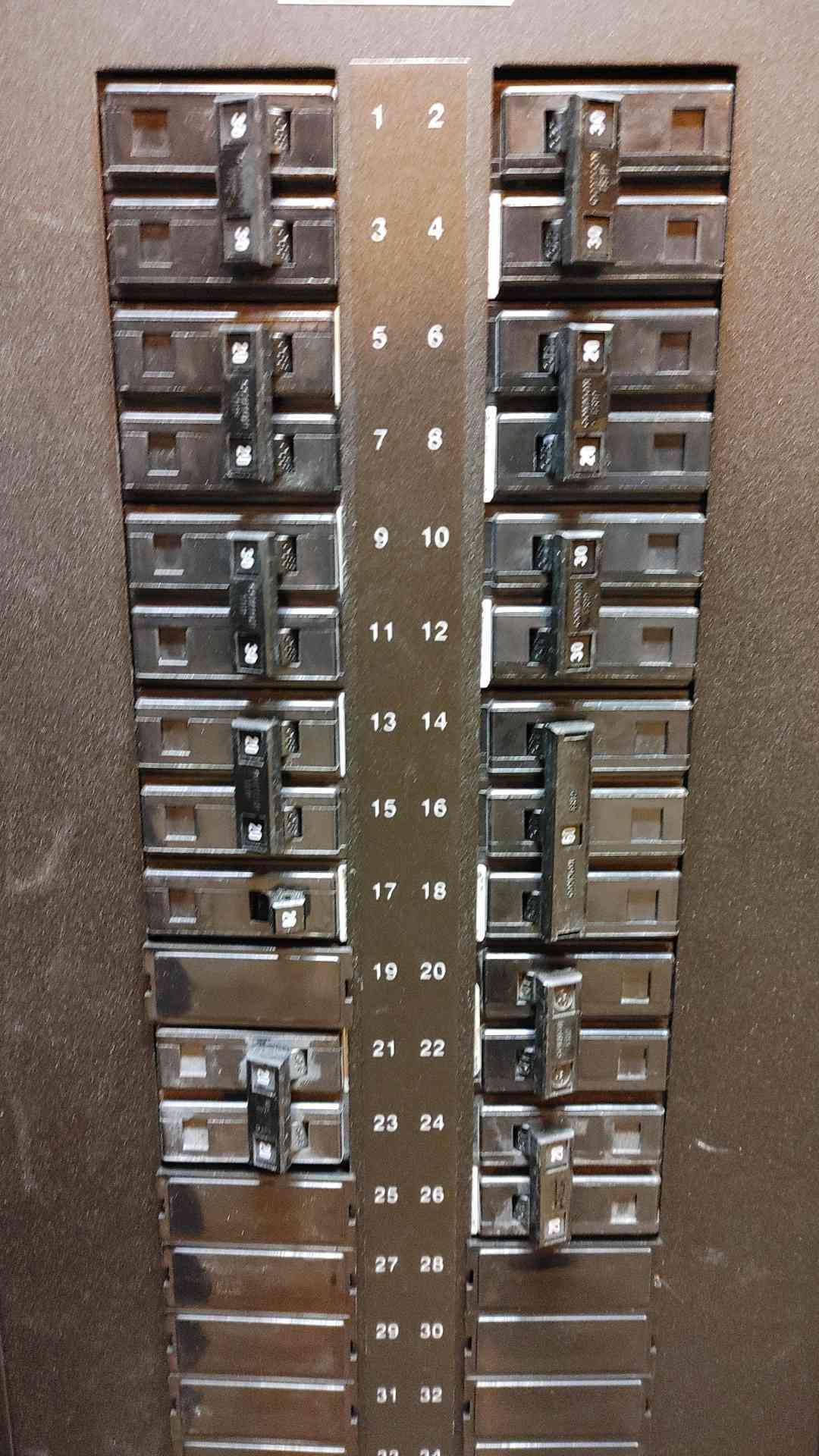 150KVA Eaton PDU-A 480V x 208/120 3PH 4W EE083SXX12 '11(104592)