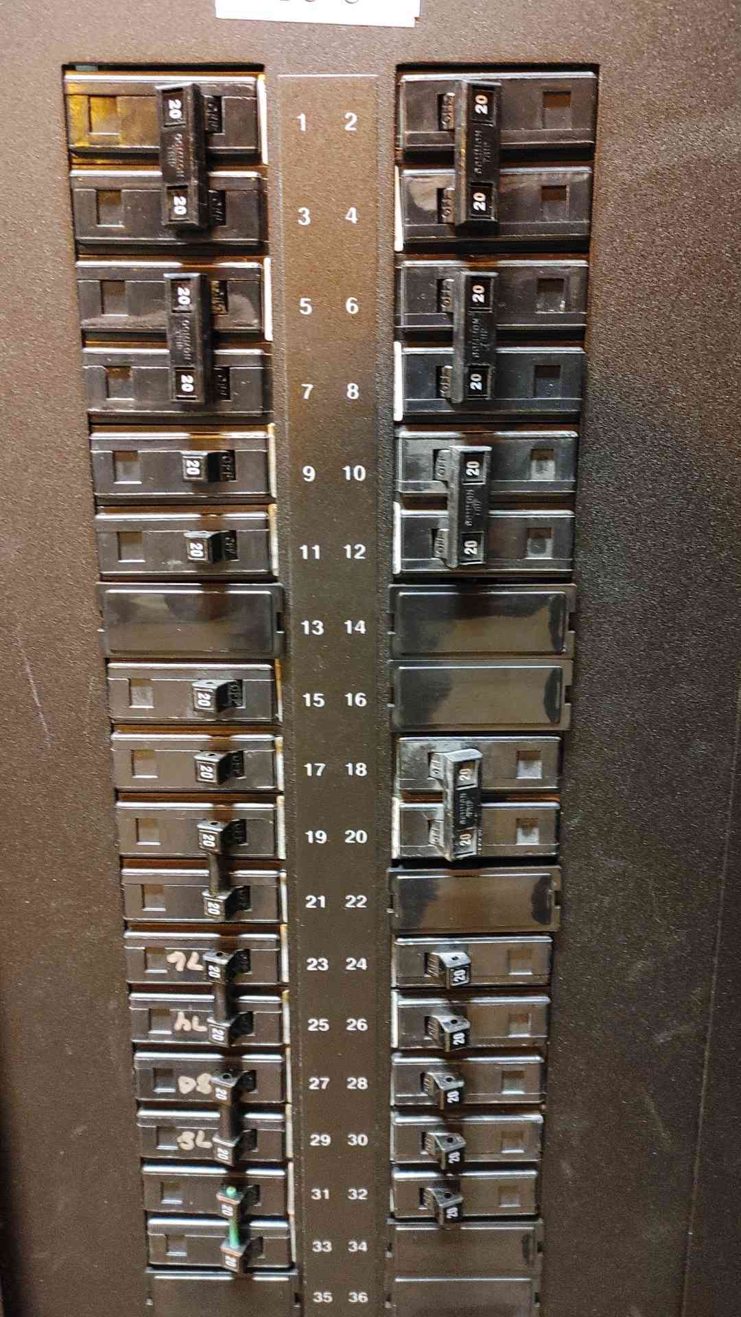 150KVA Eaton PDU-A 480V x 208/120 3PH 4W EE083SXX12 '11(104592)