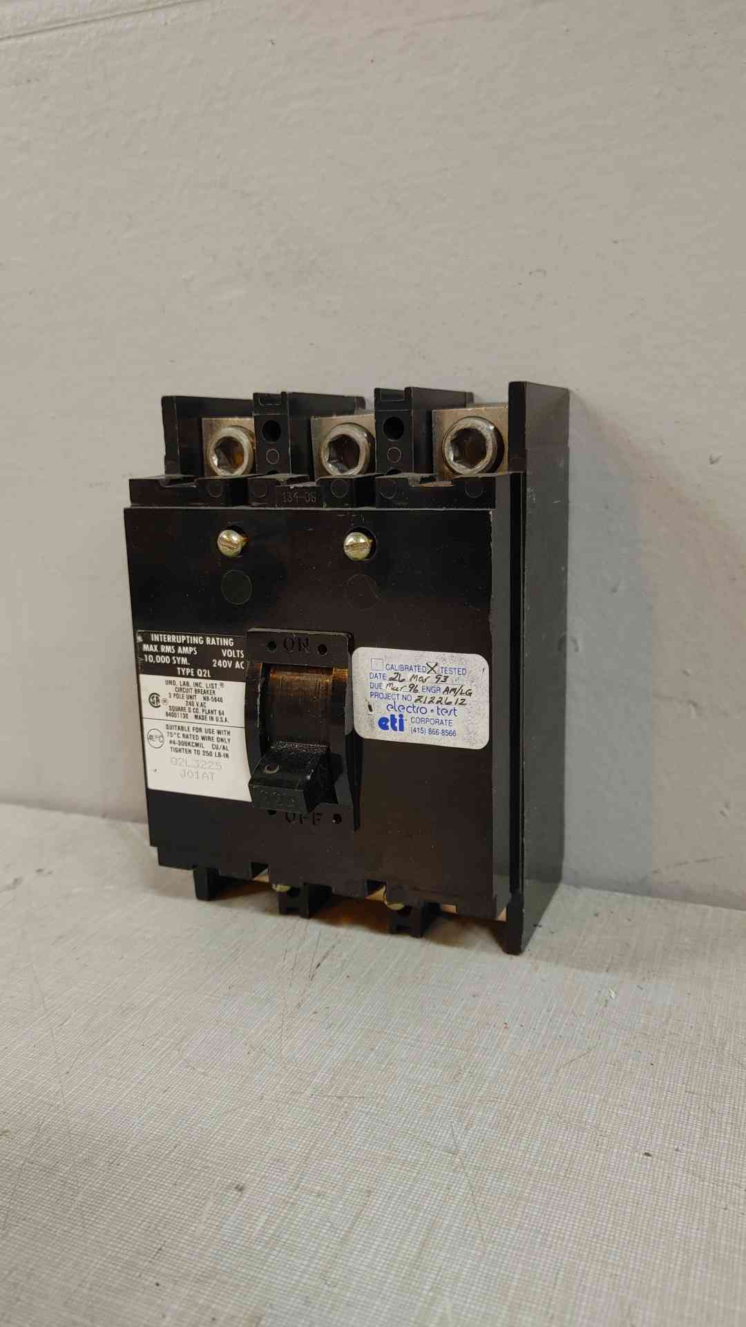 Lot of 60 Square D 225A 3 Pole Circuit Breaker 240VAC Q2L3225(104625)