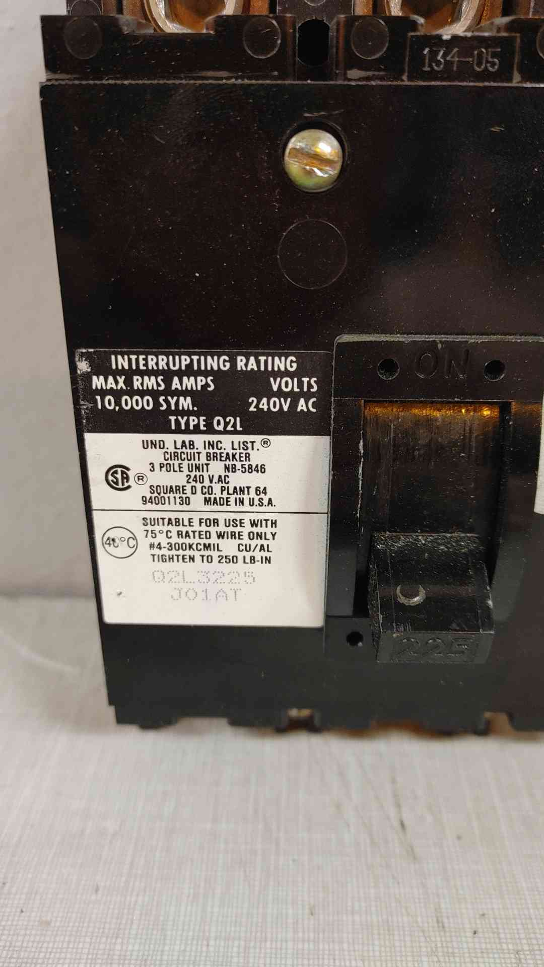 Lot of 60 Square D 225A 3 Pole Circuit Breaker 240VAC Q2L3225(104625)