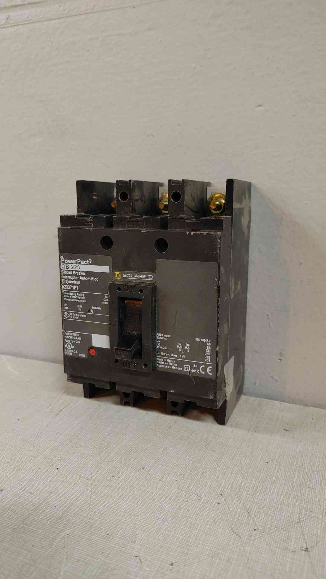 Square D PowerPact 225A 3 Pole Circuit Breaker 240V 10KA QB225(104633)