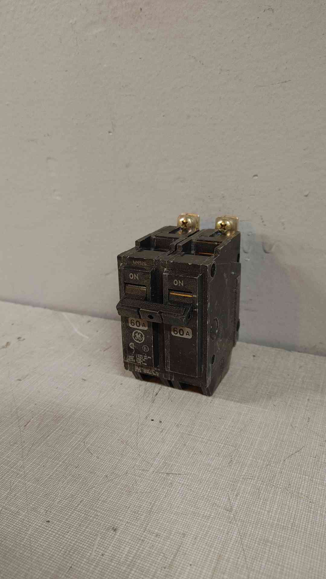 General Electric 60A 2 Pole Circuit Breaker 120/240V 10KA R-3394(104658)