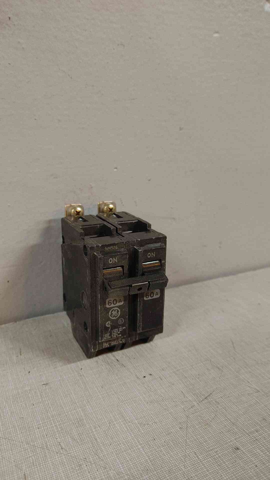 General Electric 60A 2 Pole Circuit Breaker 120/240V 10KA R-3394(104658)