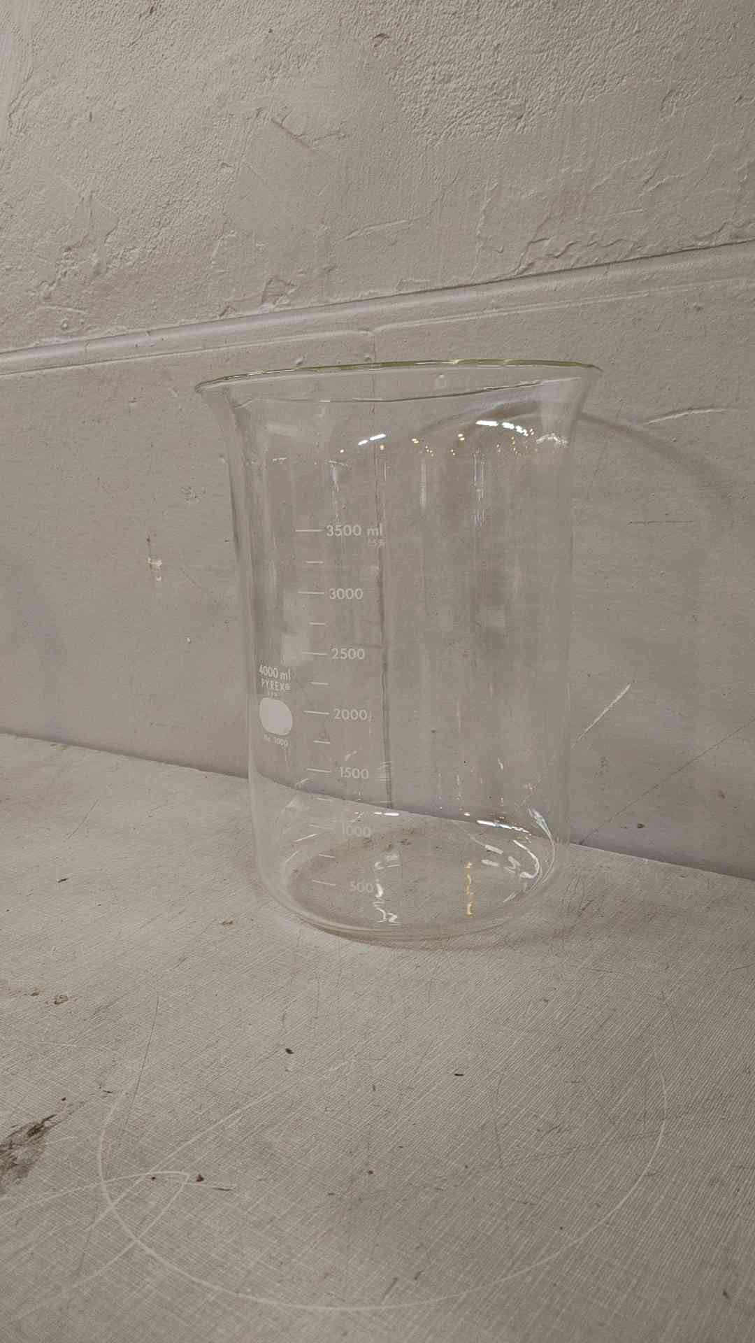 Pyrex Laboratory Glassware 4000ML Beaker(104667)