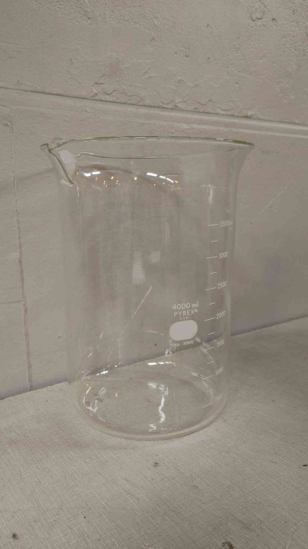Pyrex Laboratory Glassware 4000ML Beaker(104667)