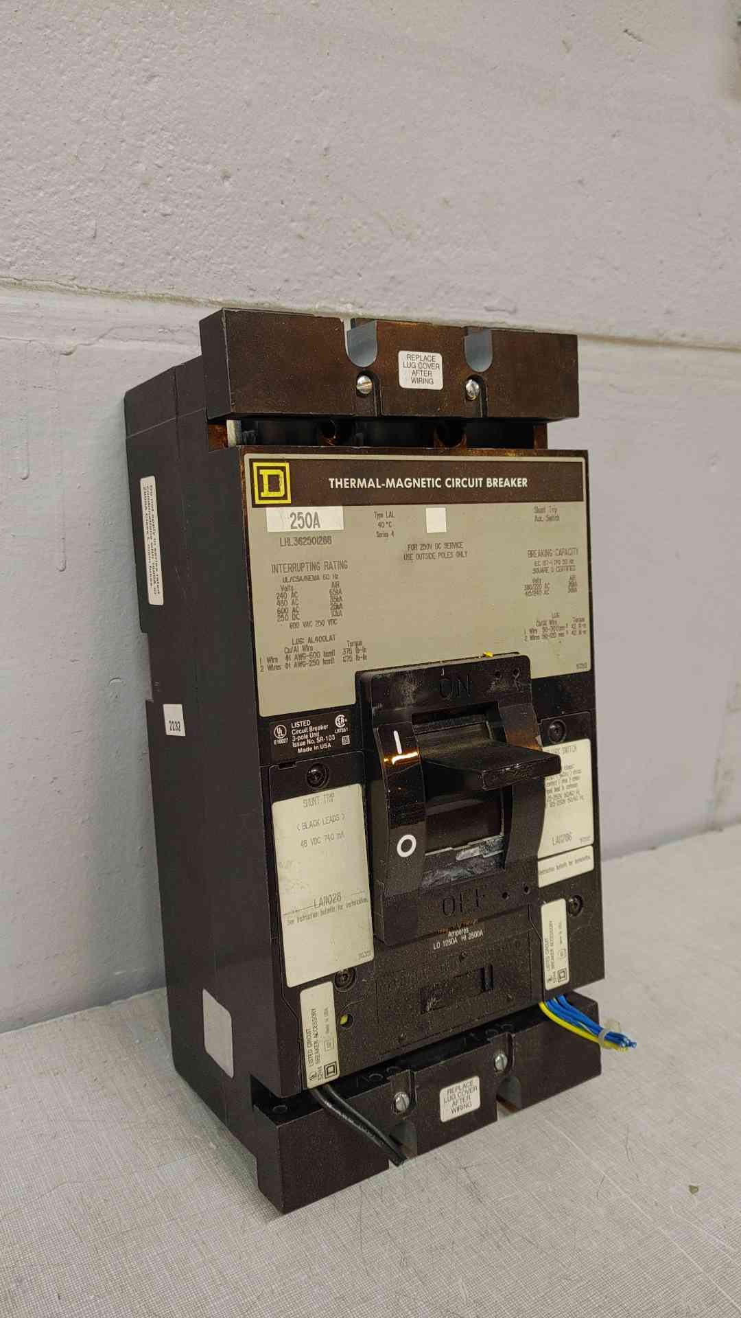 Square D 250A Thermal-Magnetic 3 Pole Circuit Breaker 600VAC 250VDC 10KA LHL36250I288(104789)