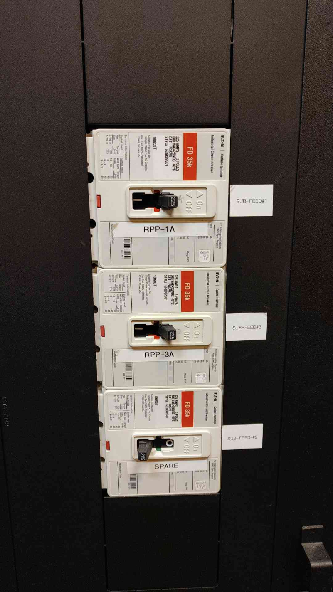 150KVA Eaton PDU 480V x 208/120V PDU257709-001 Power Distribution Unit (106314)