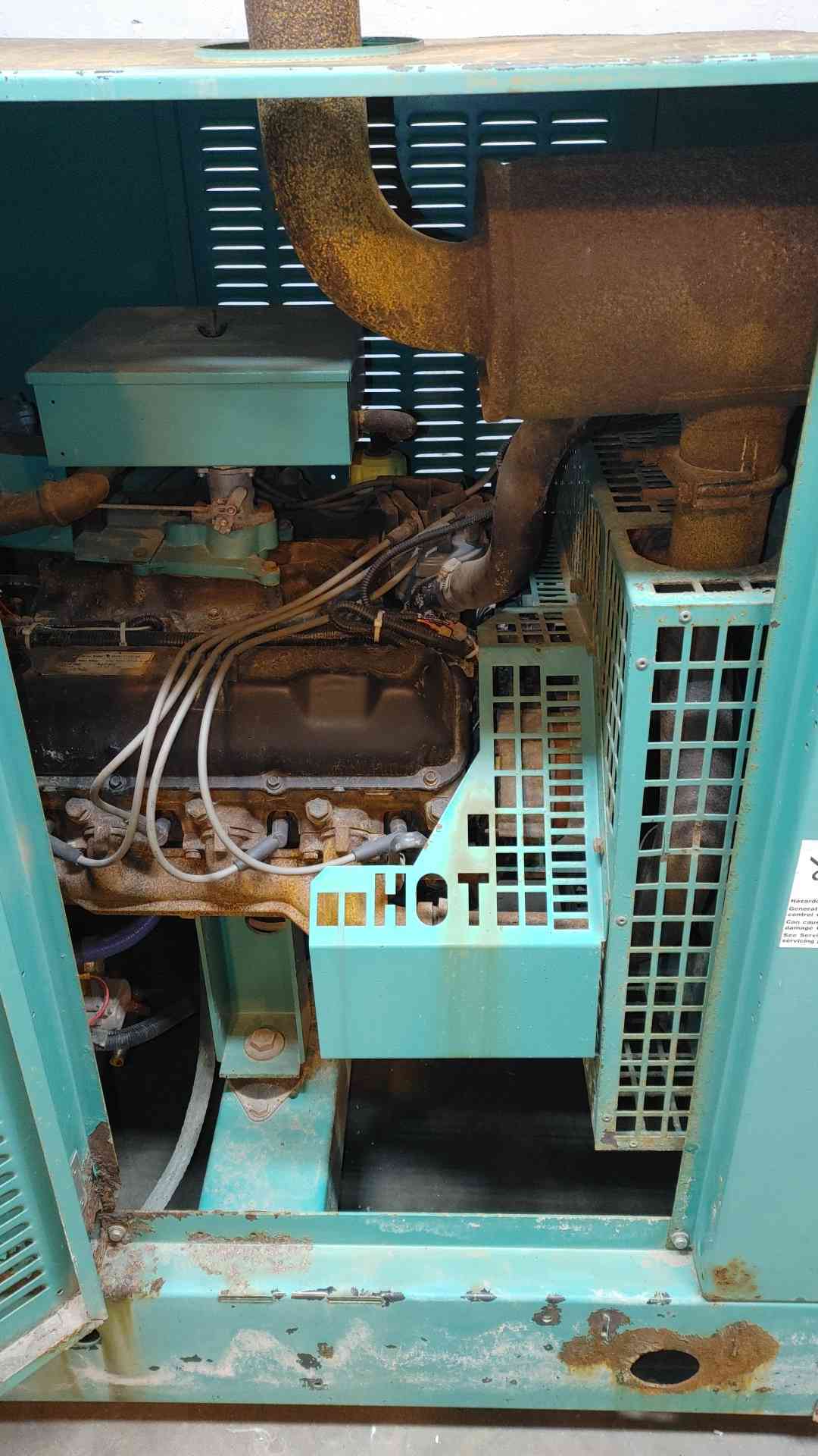 65KW Cummins GGHB-4479011 120/240 195A 3PH NG/LP 399.9 Hrs. Load Tested