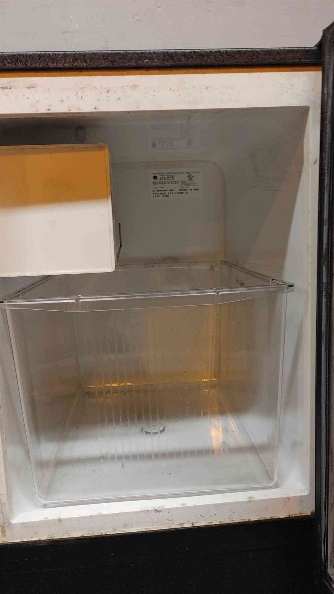 *Pickup Only* U-Line Ice Machine ADA 115V 2.5A 1PH R134A U-ADA15IMS-00A Handle Broken