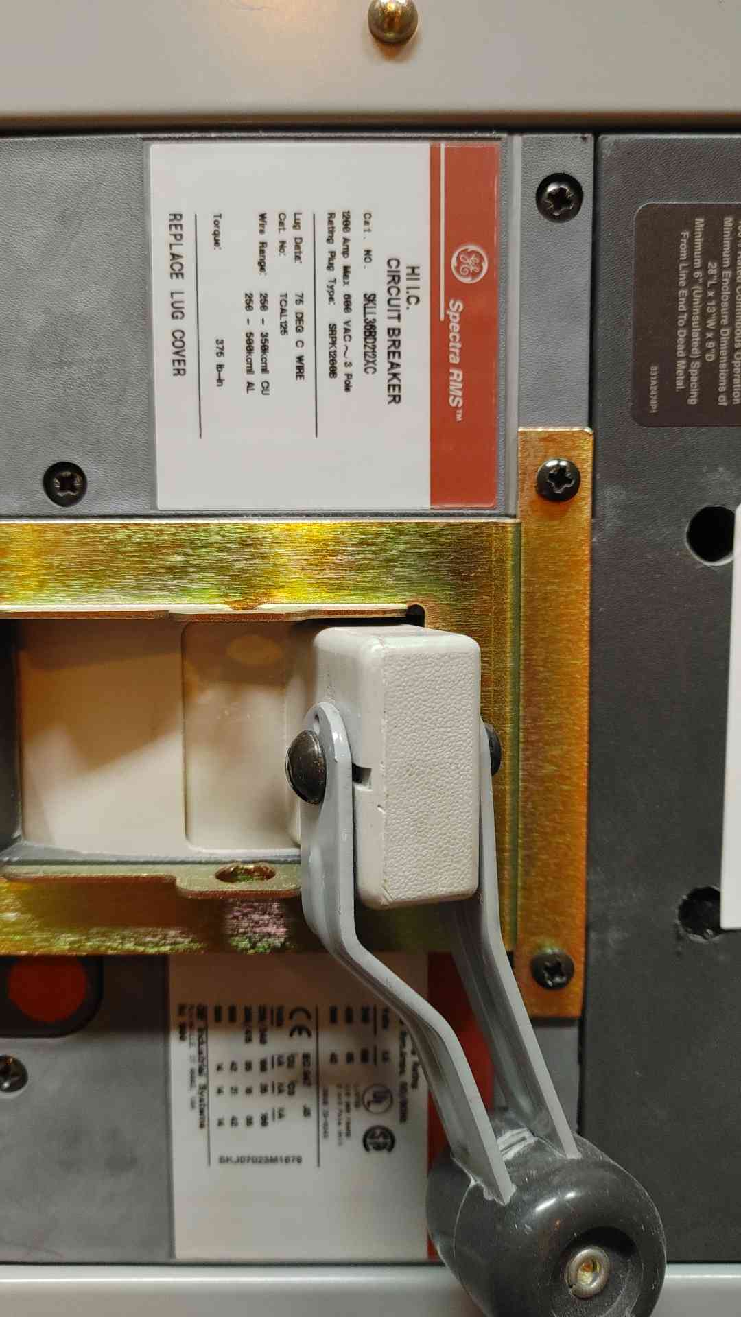 GE Spectra Series 2000A 3PH 480V 3W Breaker Panelboard 9 Breaker + Main + Surge