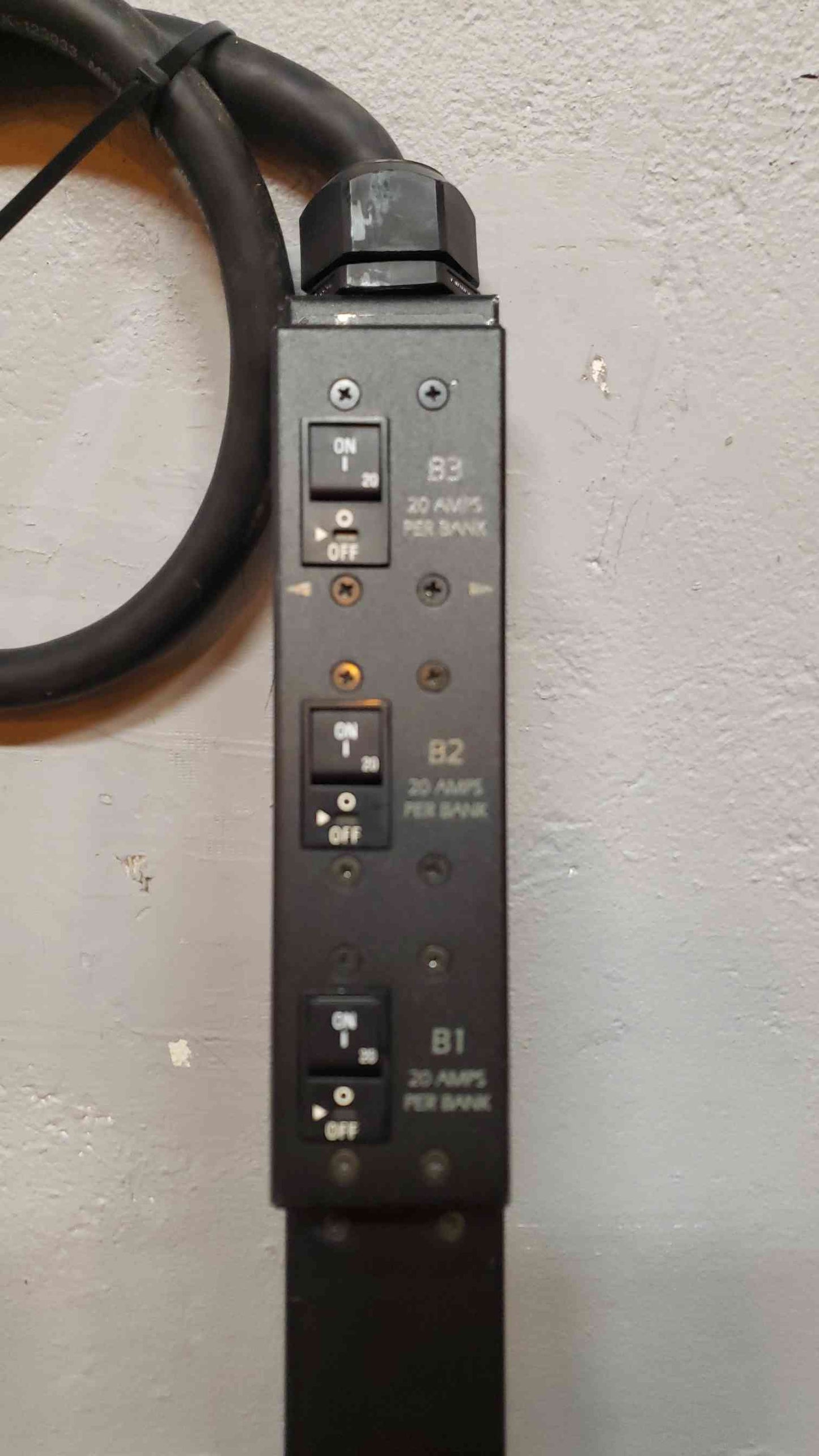 *Pickup Only* APC AP7868 36 PLUG MANAGED RACK PDU C13 C19 3FT CS 208V (SKU: 107369)