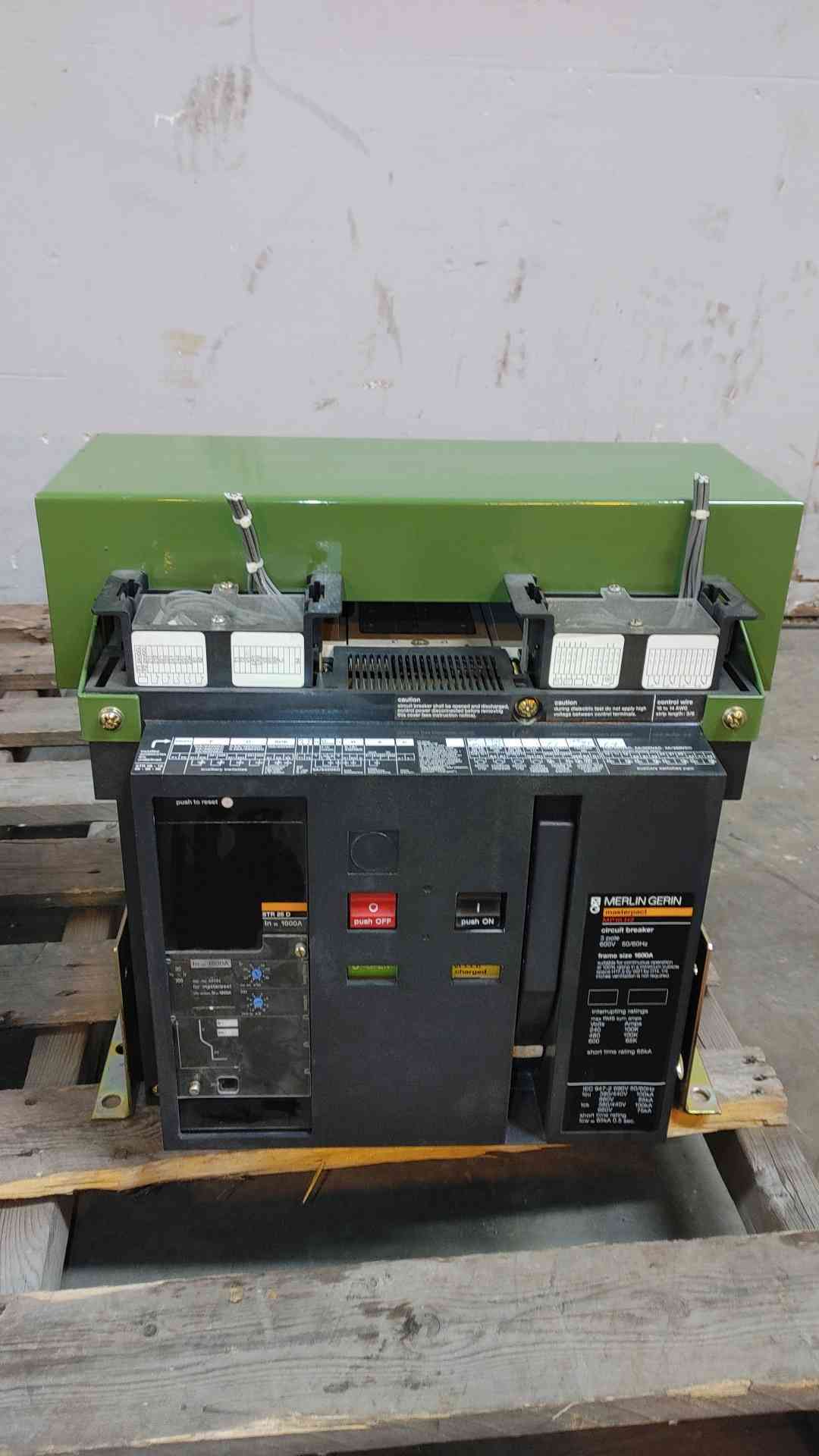 Merlin Gerin Masterpact 1600A 3 Pole 600V Breaker MP16 H2 (SKU: 107604)