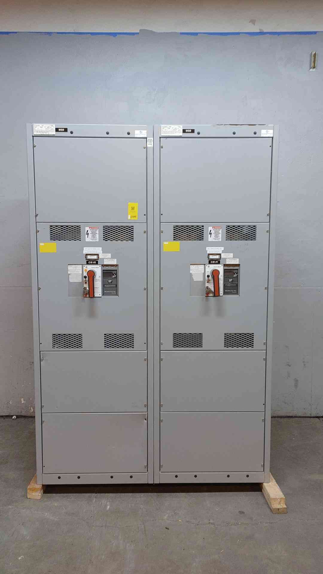GE Spectra Switchboard 3000A 208Y/120V 3PH 4W 4 Section TP3030 Switchgear