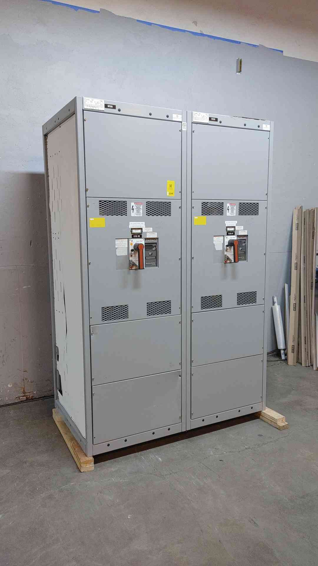 GE Spectra Switchboard 3000A 208Y/120V 3PH 4W 4 Section TP3030 Switchgear