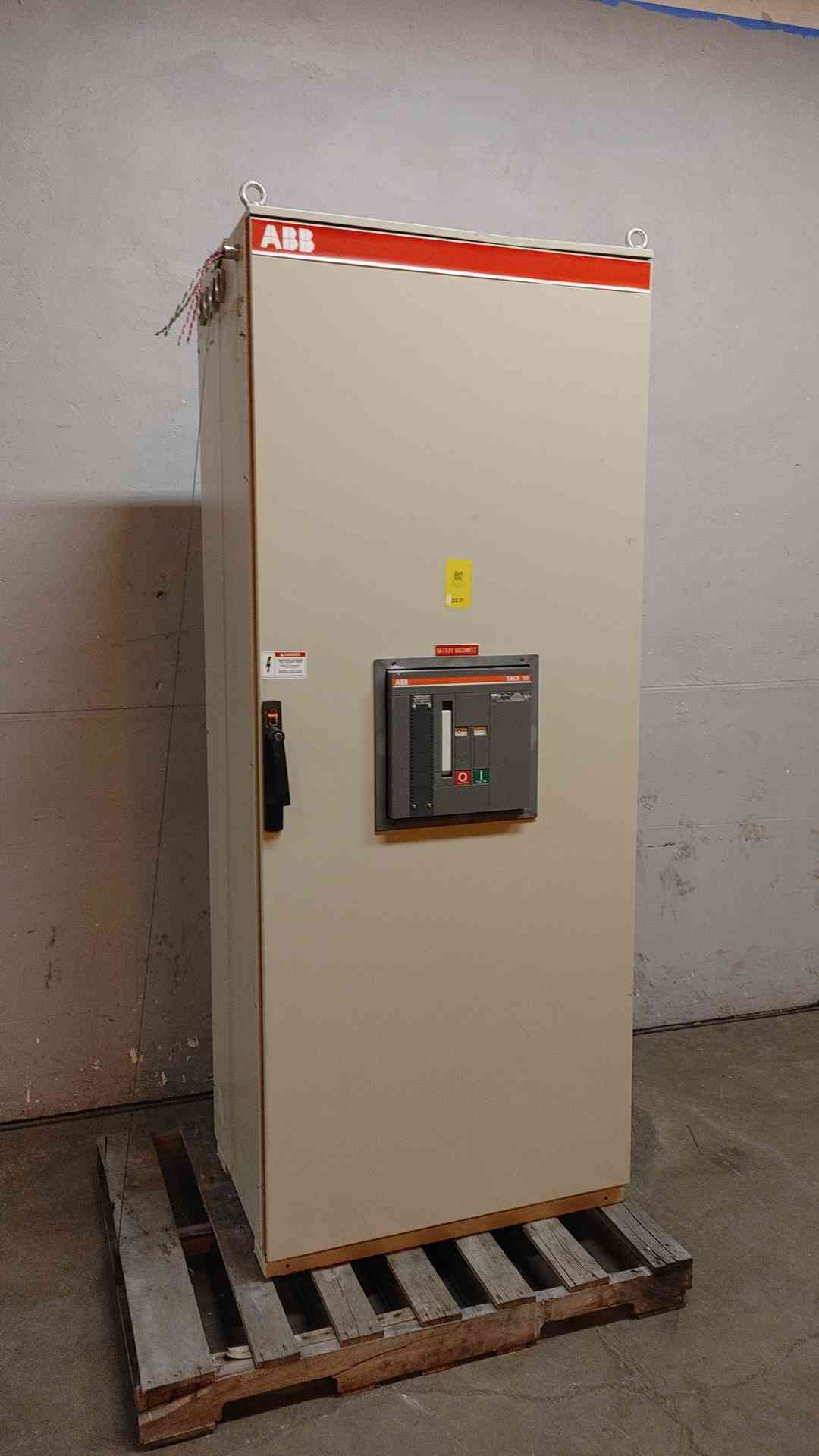 ABB Battery Disconnect Switch 2500A 3 Pole 600VAC 600VDC S8D (108181)