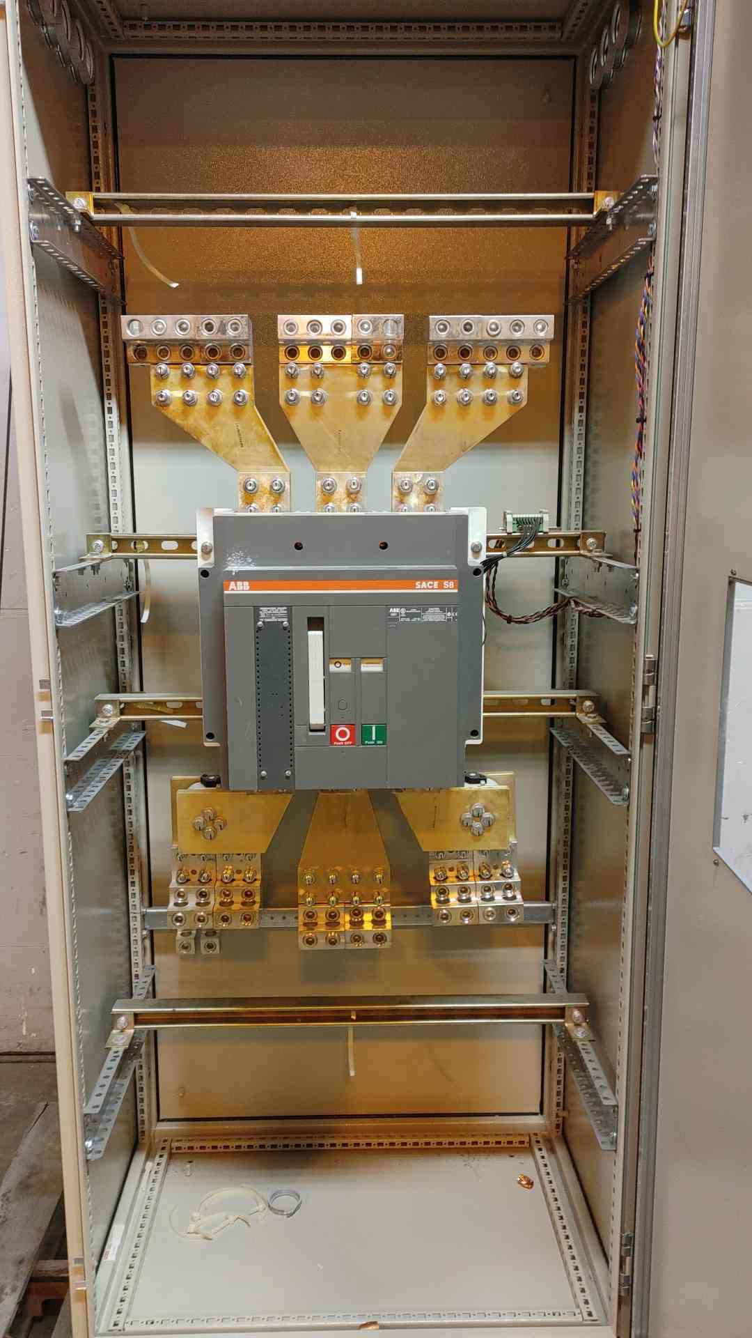 ABB Battery Disconnect Switch 2500A 3 Pole 600VAC 600VDC S8D (108181)