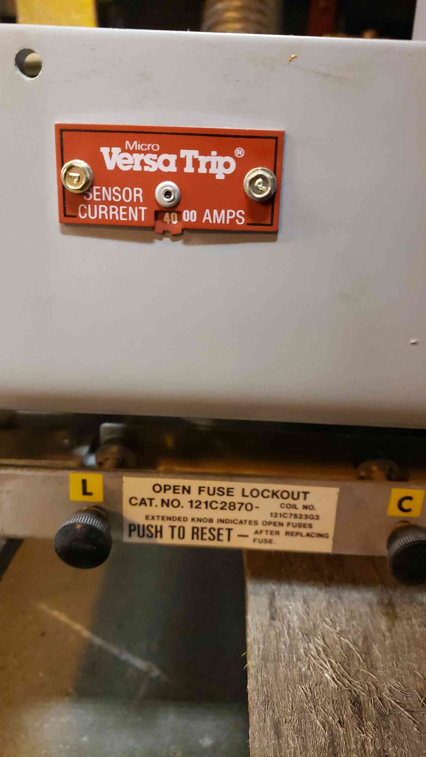 GE 4000A Low Voltage Power Circuit Breaker AKR-8D-100-1 (SKU: 108185