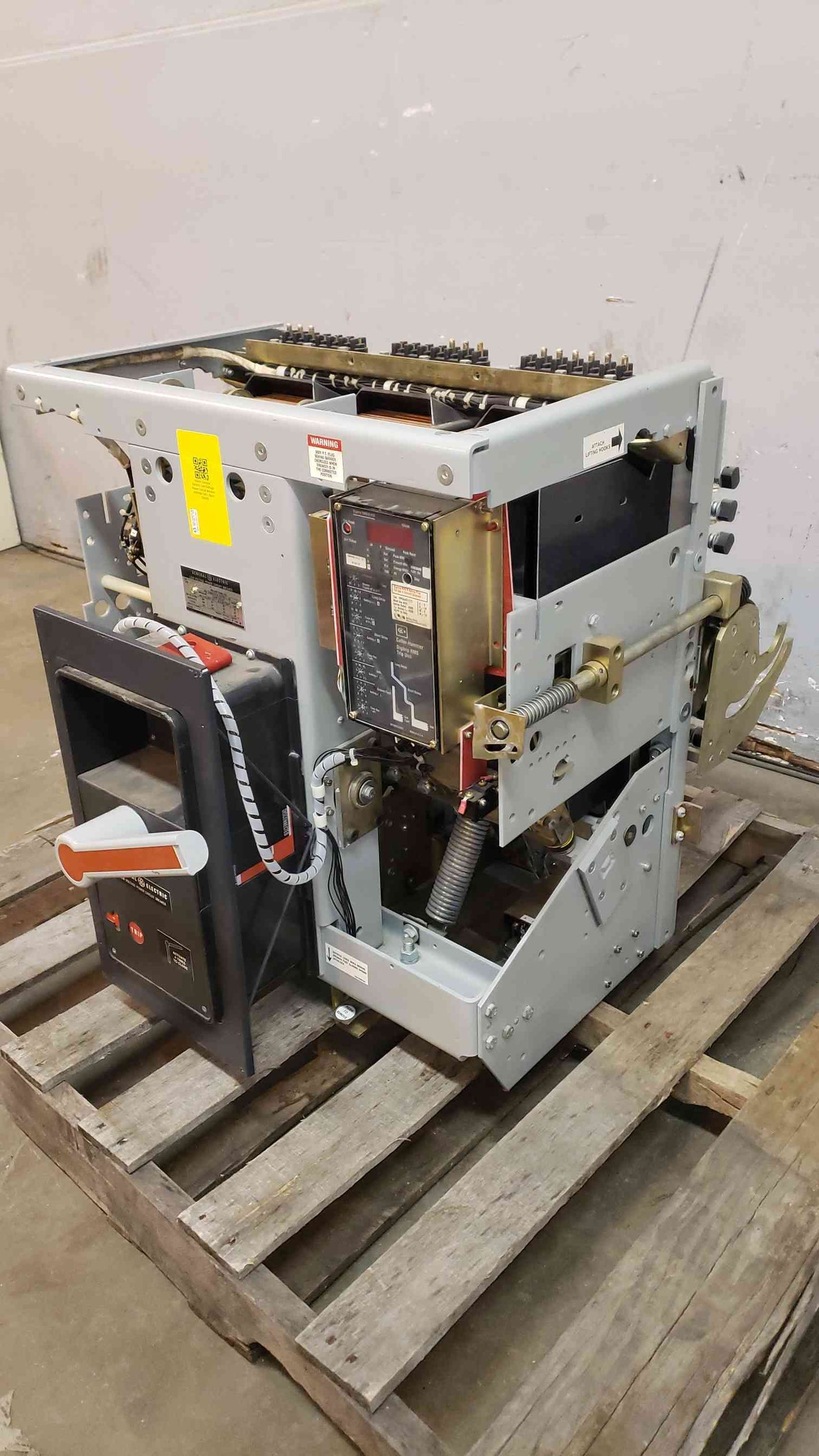 GE 4000A Low Voltage Power Circuit Breaker AKR-8D-100-1 (SKU: 108185