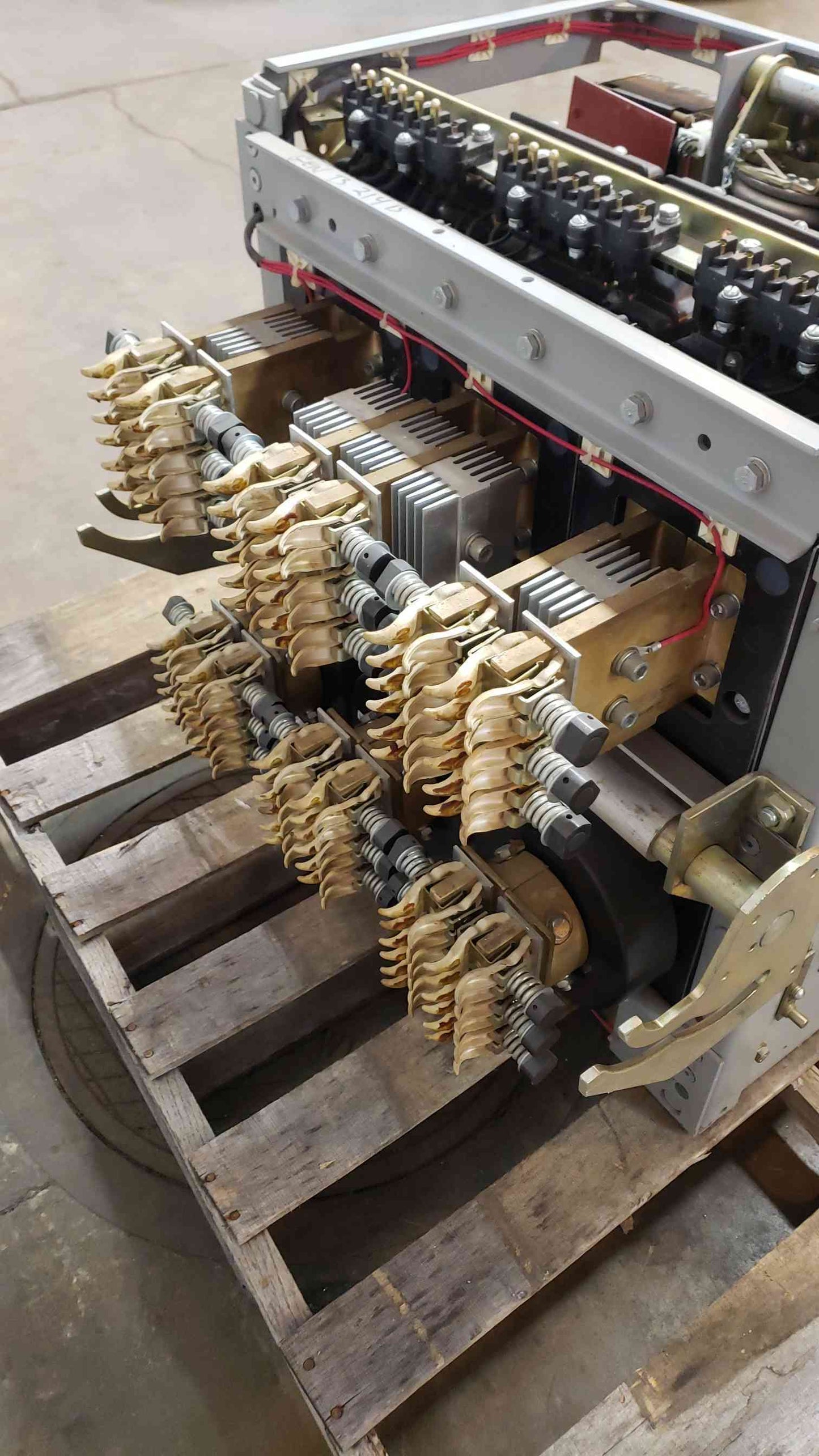 GE 4000A Low Voltage Power Circuit Breaker AKR-8D-100-1 (SKU: 108185