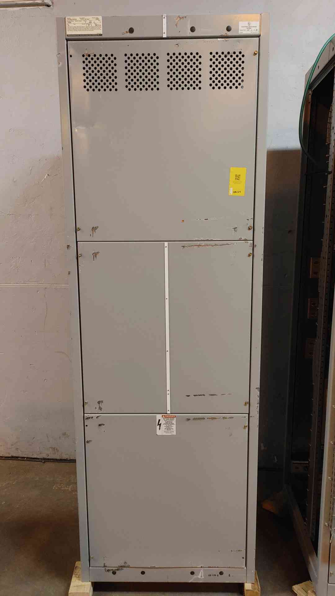 2000A GE Spectra Series Switchboard 3 Section 3PH 480V 28 Distribution & Meter