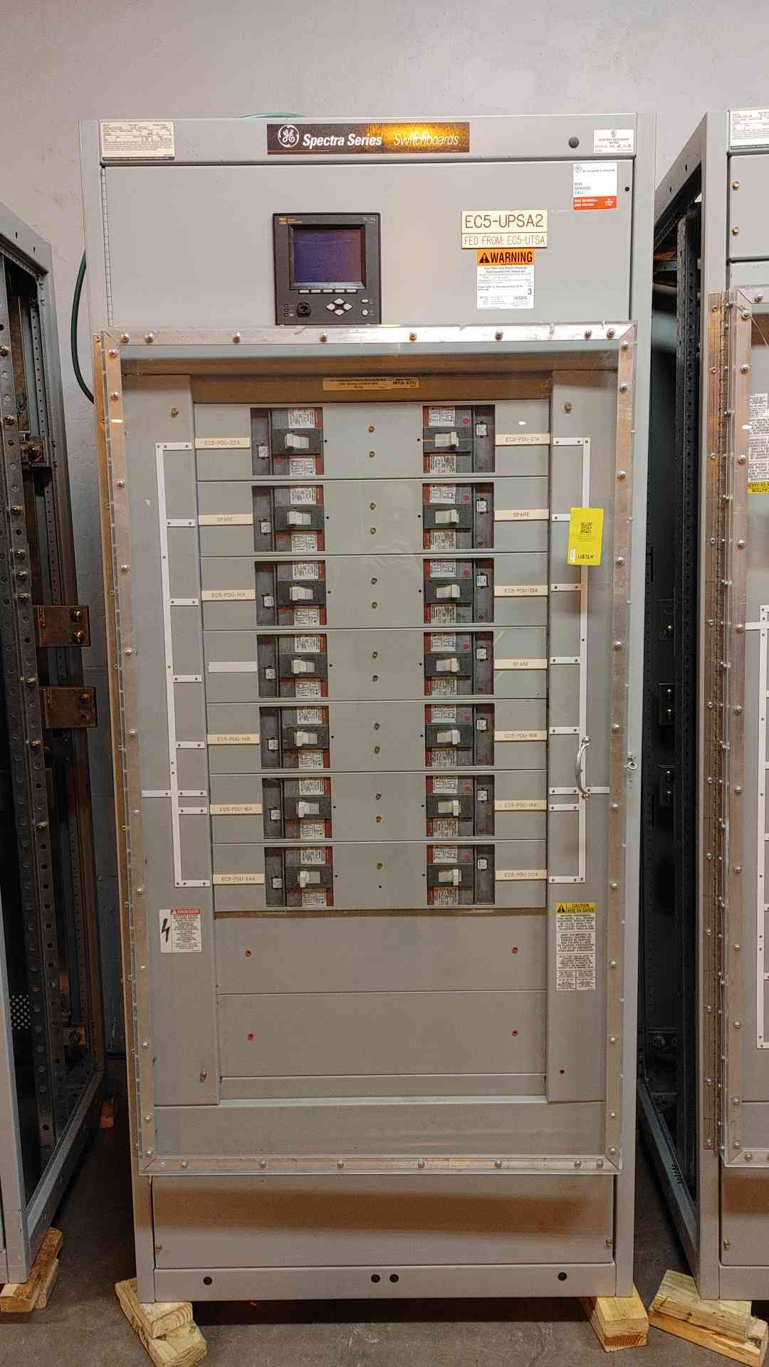 2000A GE Spectra Series Switchboard 3 Section 3PH 480V 28 Distribution & Meter