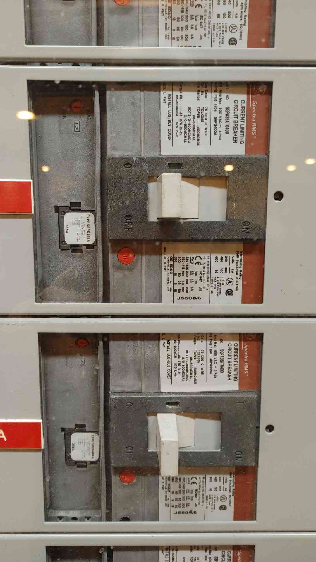 2000A GE Spectra Series Switchboard 3 Section 3PH 480V 28 Distribution & Meter