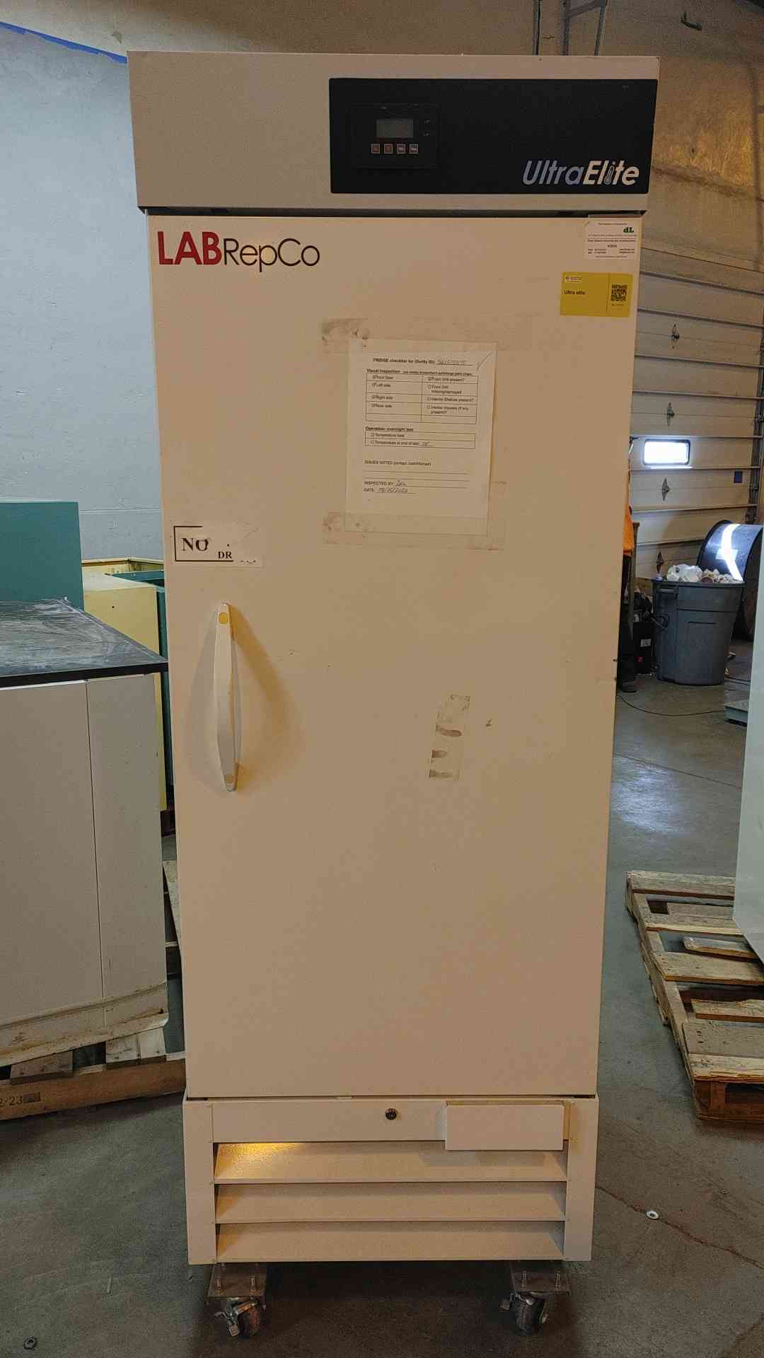 LabRepCo Refrigerator Ultra Elite 115V 6A 1PH 5/12HP R134A LHE-25-SD (108395)