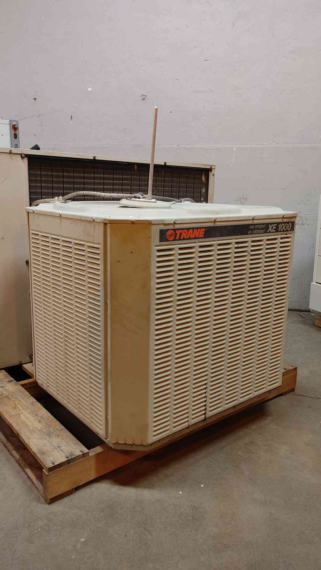 Trane XE1100 Outdoor High-Efficiency AC 208/230V 1PH TTR048D100A2 (108376)