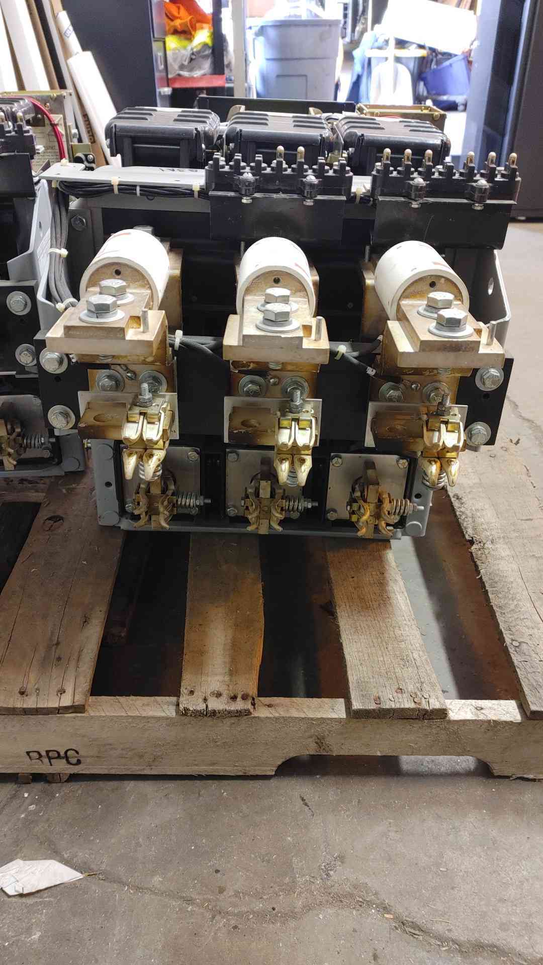 GE Fused Low Voltage Power Circuit Breaker 800 Amp 3 Pole AKRU-8D-30-1 (SKU: 108584)