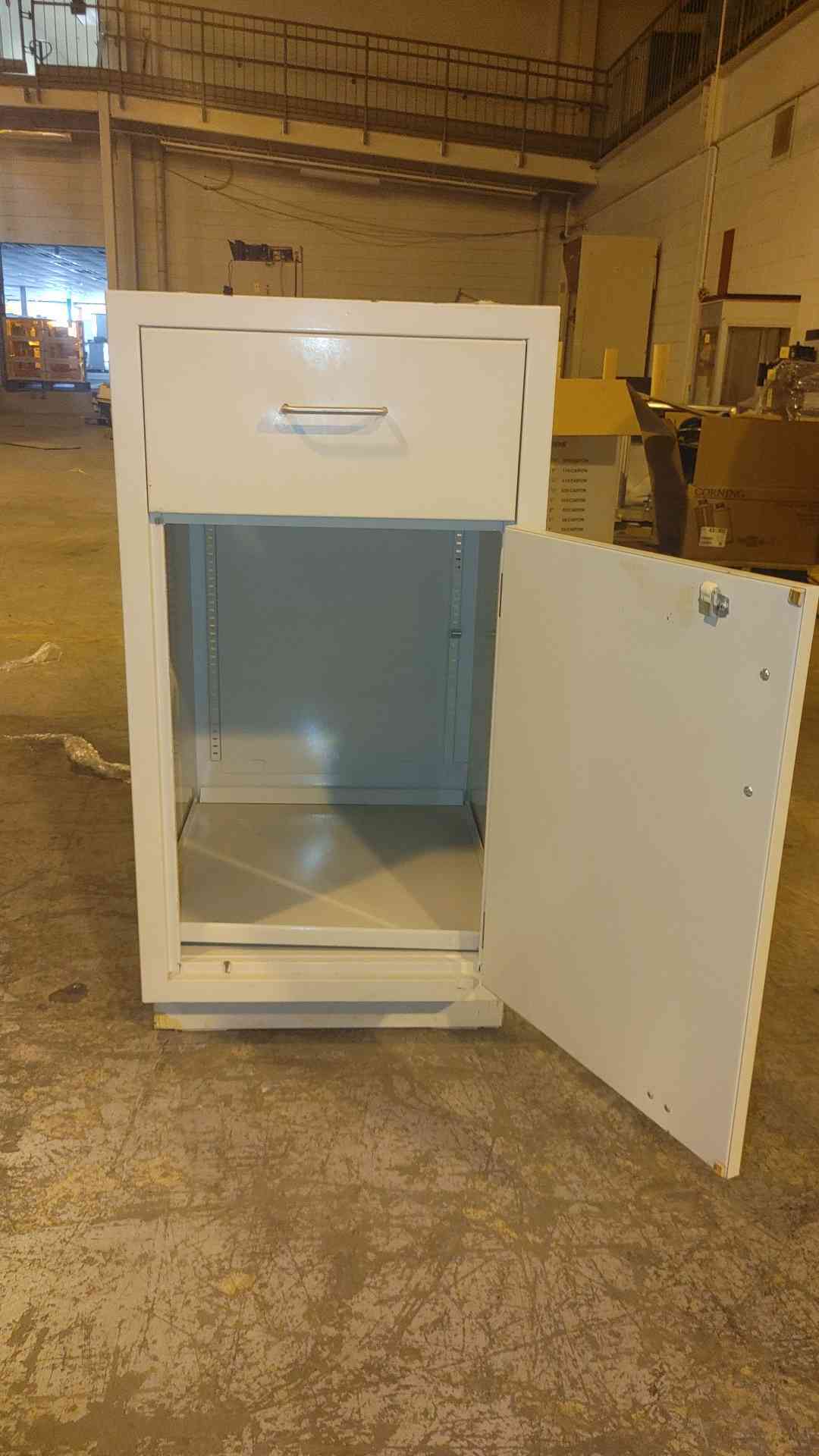 18" Lab Bench Casework Door / Drawer Hamilton(S6LLST0581)