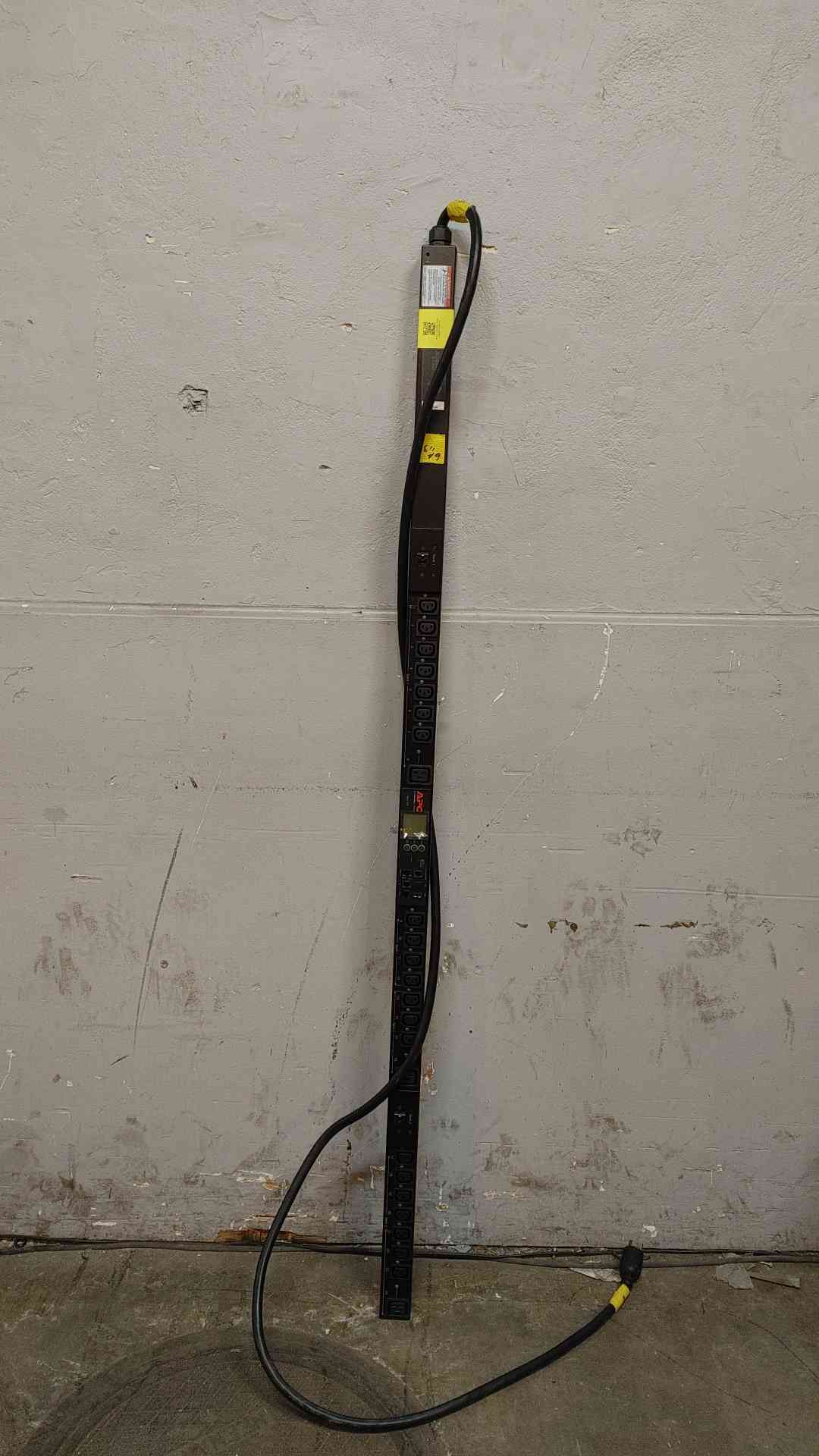 Apc AP8941 Rack PDU 2G, Switched, ZeroU, 30A, 200/208V, (21) C13 & (3) C19 (108774)