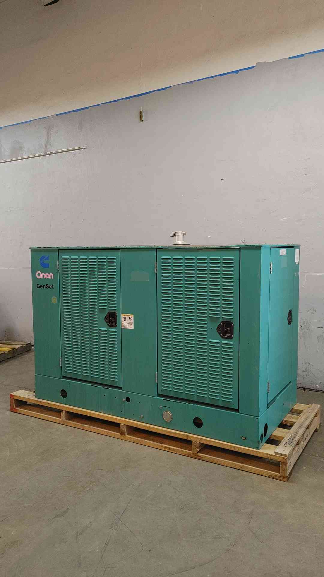 45KW Cummins Onan Generator 1&3PH 4536Hrs Nat Gas LP GGFC '00 LOAD TESTED (108785)