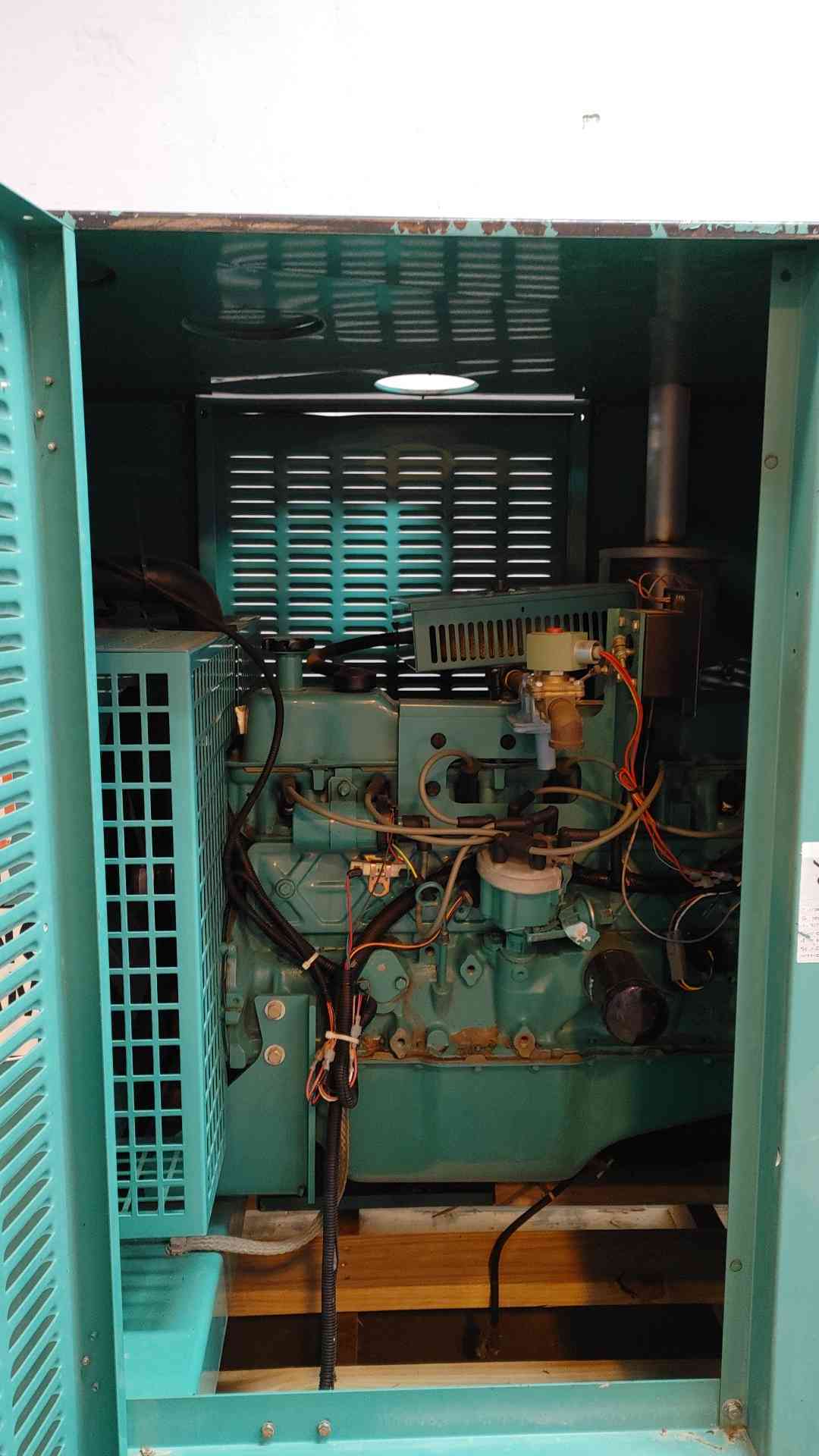 45KW Cummins Onan Generator 1&3PH Nat Gas LP 582Hrs GGFC '00 LOAD TESTED (108786)