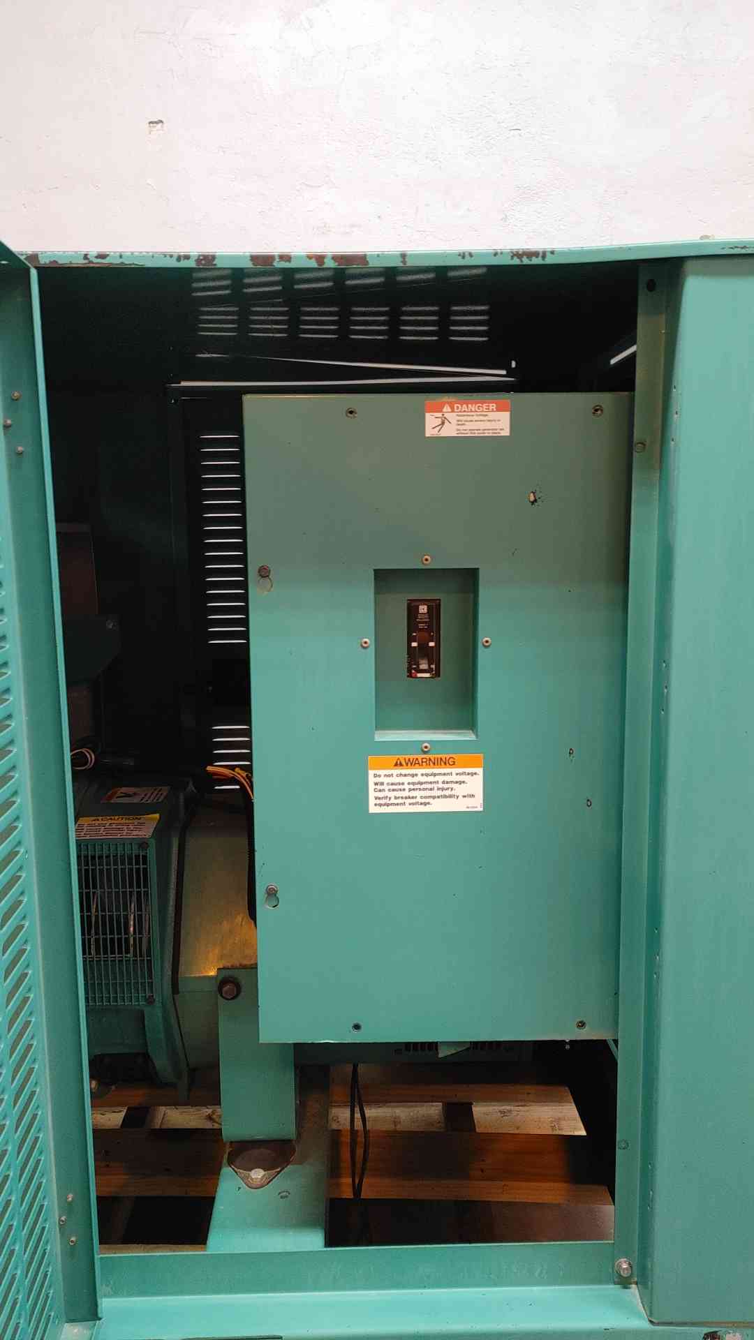 45KW Cummins Onan Generator 1&3PH Nat Gas LP 582Hrs GGFC '00 LOAD TESTED (108786)