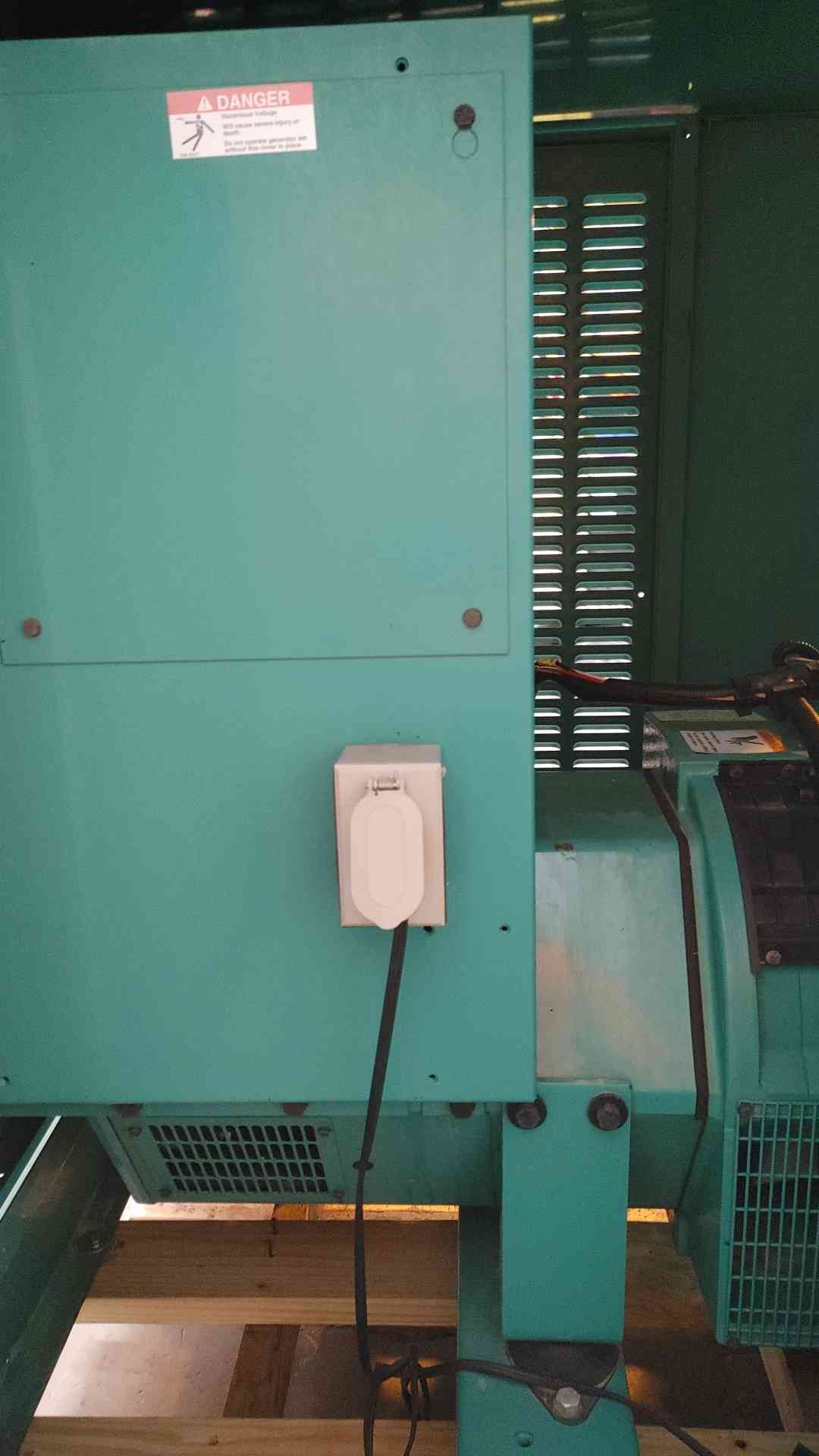 45KW Cummins Onan Generator 1&3PH Nat Gas LP 582Hrs GGFC '00 LOAD TESTED (108786)