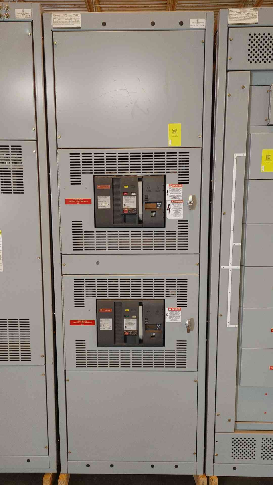 GE 8 Section Powerware Switchgear 3200A 4000A 3PH 480V 9 Mains, Tie, & Distribution (108470)
