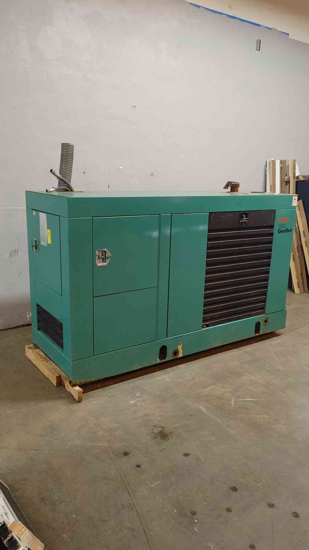 100KW Cummins 6BT 5.9 Onan 100DGDBL Diesel Generator Multi Phase 1467hrs LOAD TESTED (108789)