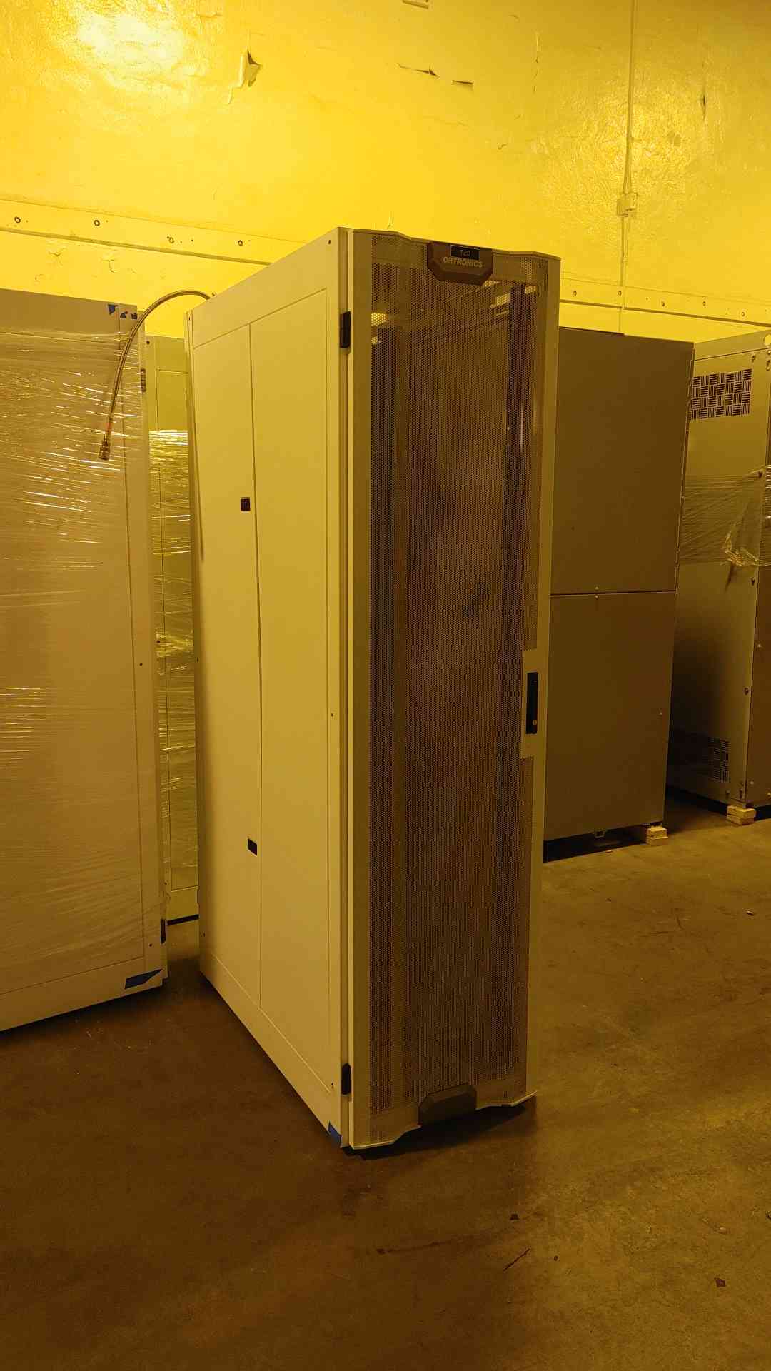 42U Ortronics OptiCool Server Rack Fully Enclosed w/ Cooling OR-LXO4724455-5000 (108407)