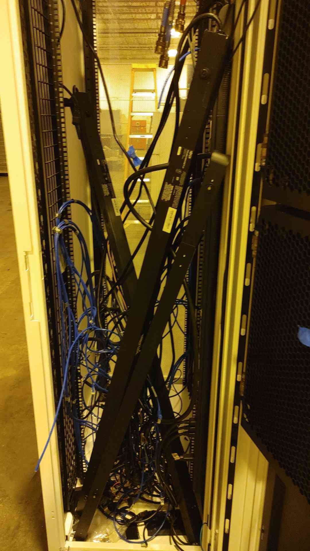 42U Ortronics OptiCool Server Rack Fully Enclosed w/ Cooling OR-LXO4724455-5000 (108407)