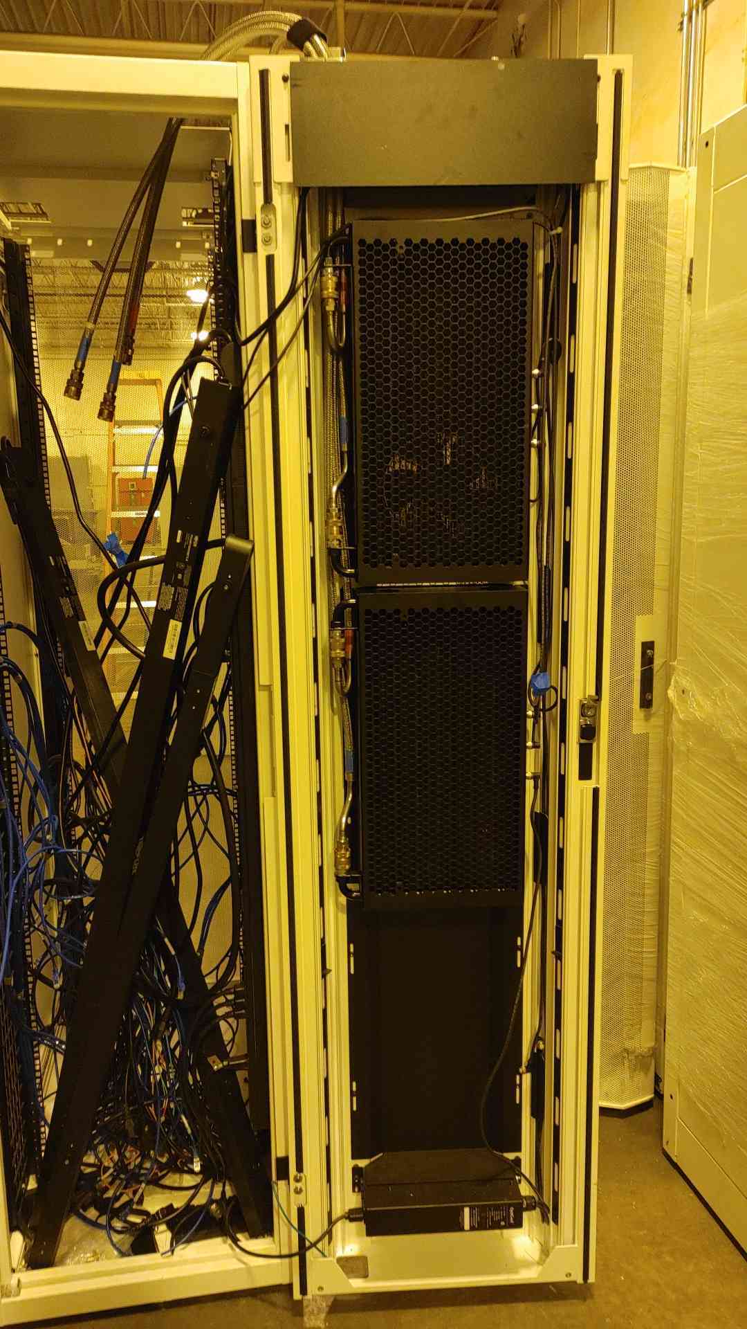 42U Ortronics OptiCool Server Rack Fully Enclosed w/ Cooling OR-LXO4724455-5000 (108407)