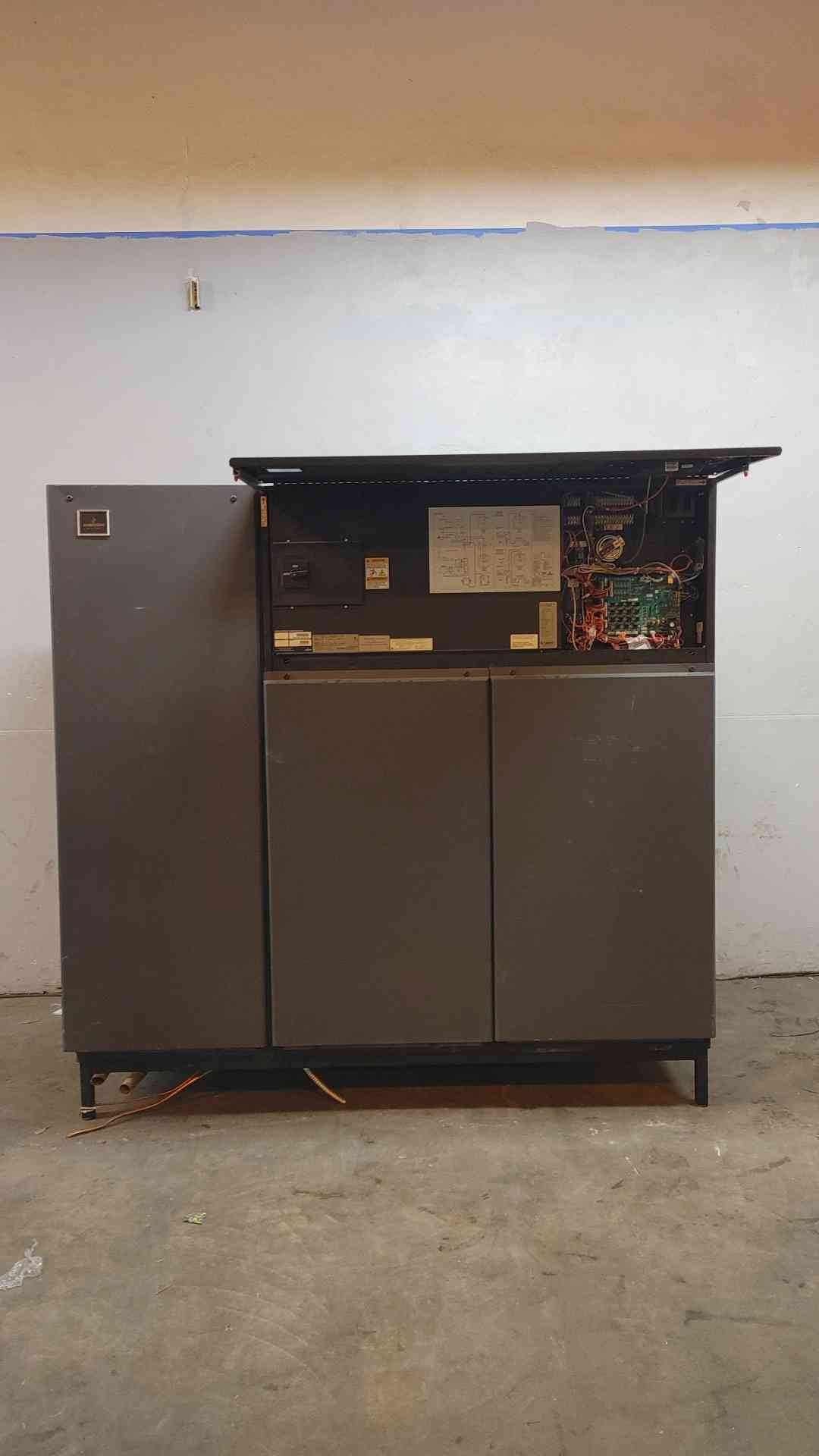 Liebert 12 Ton Downflow CRAC Unit DS035W UAE0E1739A R407C