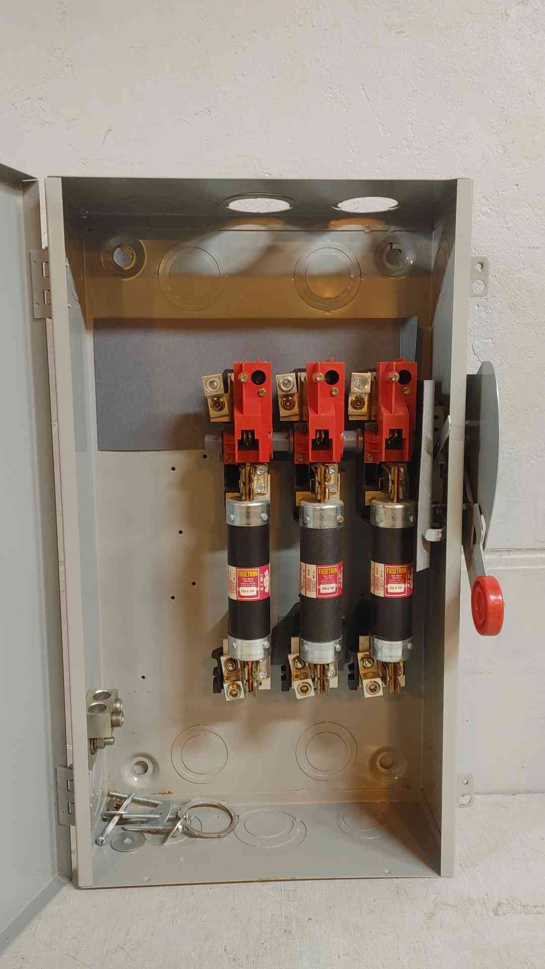 Eaton Cutler-Hammer Heavy Duty Fused Safety Switch 200A 600VAC DH364FGK (108929)