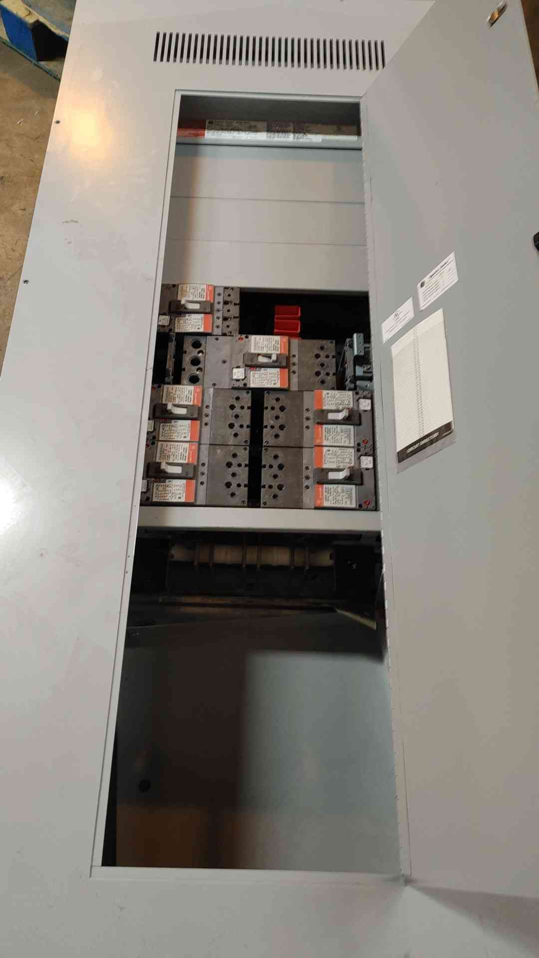 GE Spectra Panelboard 800 Amp 480V 3Ph 4 Wire 6 Breakers (108976)
