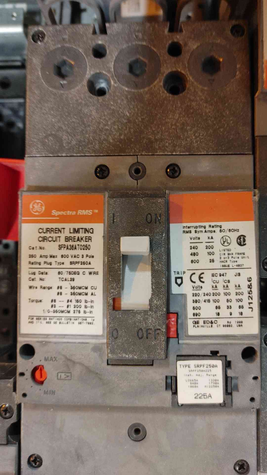 GE Spectra Panelboard 800 Amp 480V 3Ph 4 Wire 6 Breakers (108976)