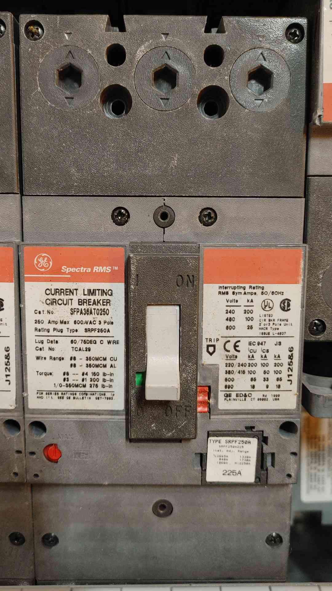 GE Spectra Panelboard 800 Amp 480V 3Ph 4 Wire 6 Breakers (108976)